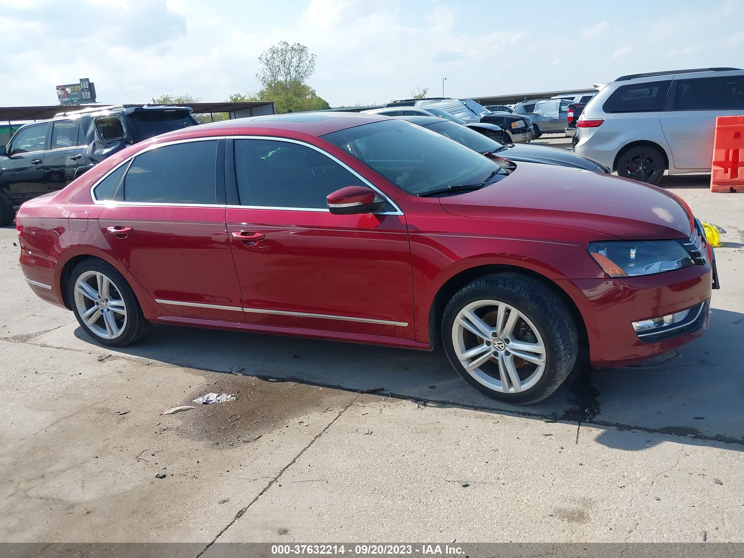 Photo 12 VIN: 1VWCV7A32FC103179 - VOLKSWAGEN PASSAT 