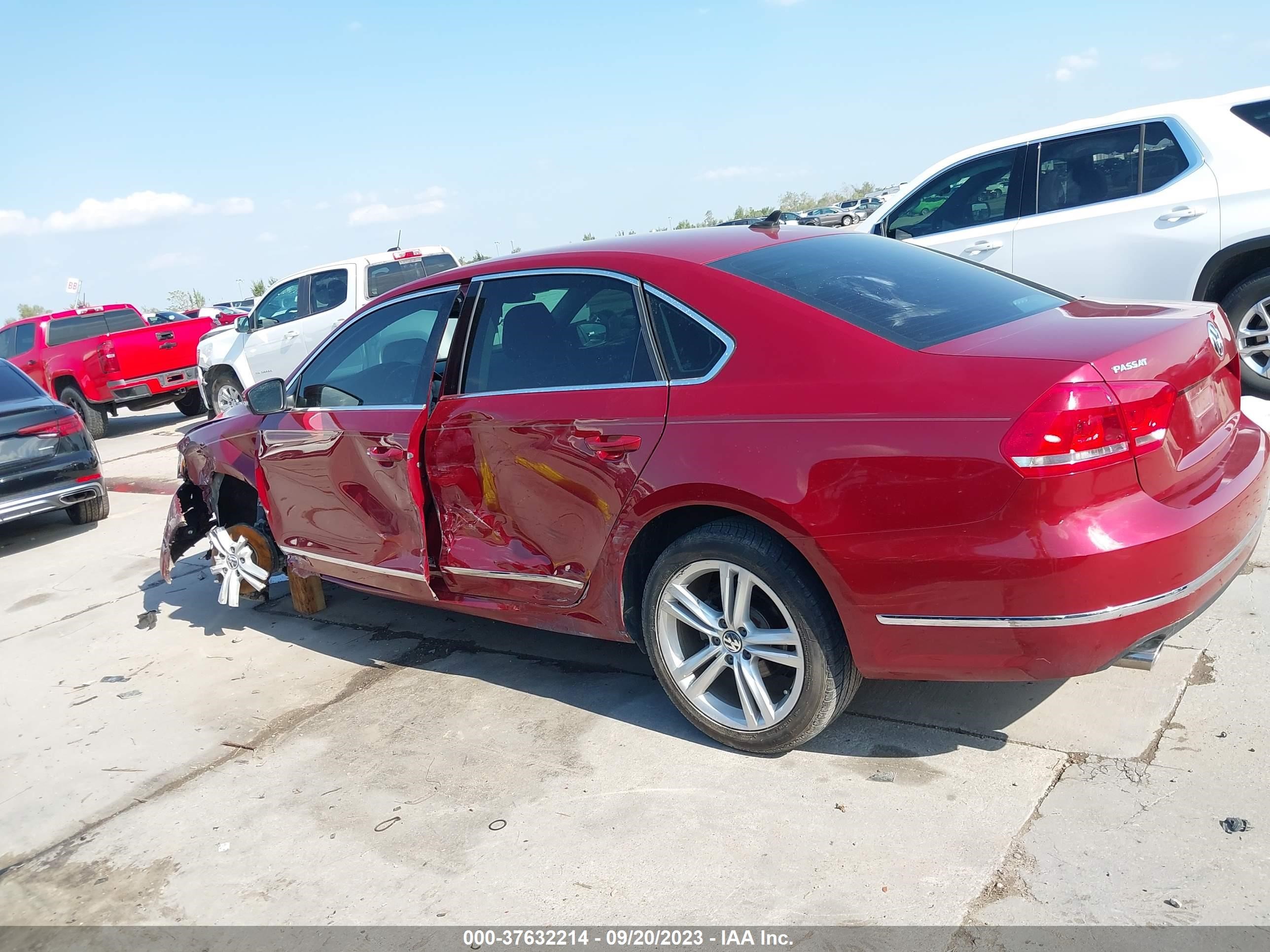 Photo 13 VIN: 1VWCV7A32FC103179 - VOLKSWAGEN PASSAT 