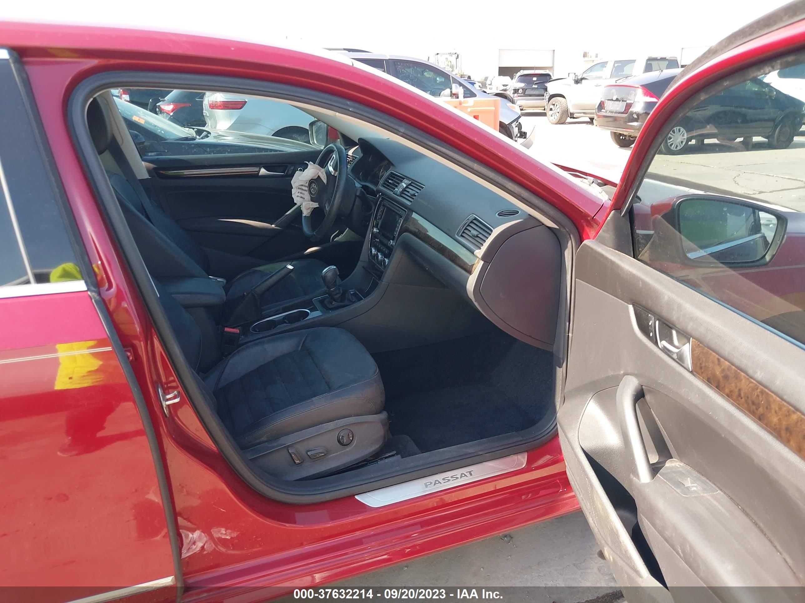 Photo 4 VIN: 1VWCV7A32FC103179 - VOLKSWAGEN PASSAT 