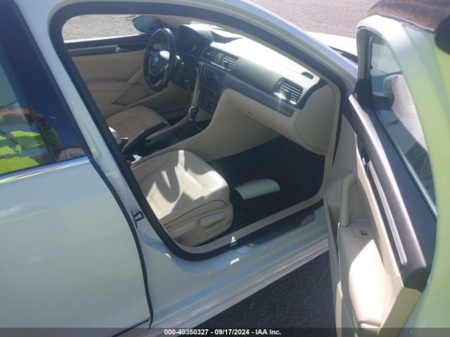 Photo 4 VIN: 1VWDT7A30HC000596 - VOLKSWAGEN PASSAT 