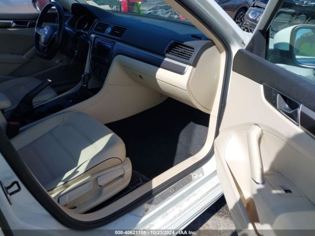 Photo 4 VIN: 1VWDT7A30HC005488 - VOLKSWAGEN PASSAT 