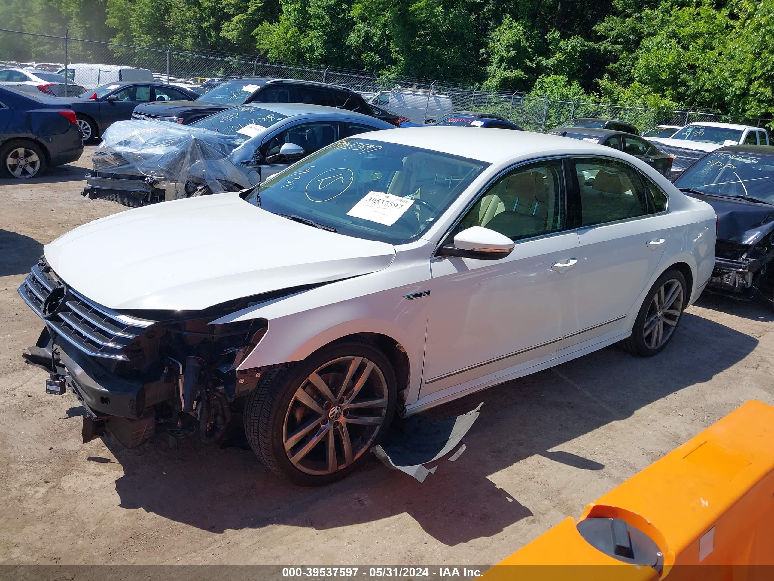 Photo 1 VIN: 1VWDT7A32HC057284 - VOLKSWAGEN PASSAT 