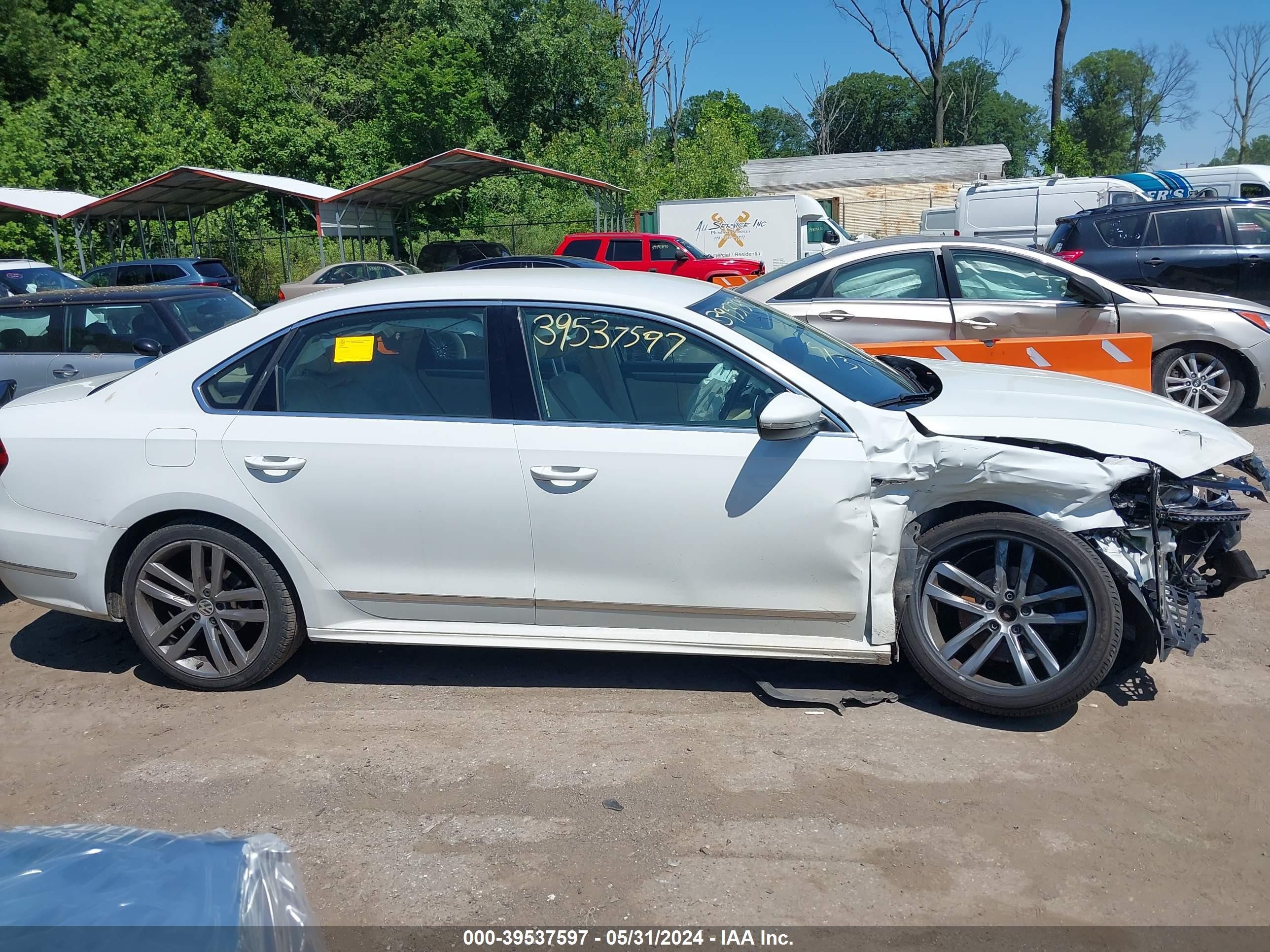 Photo 13 VIN: 1VWDT7A32HC057284 - VOLKSWAGEN PASSAT 