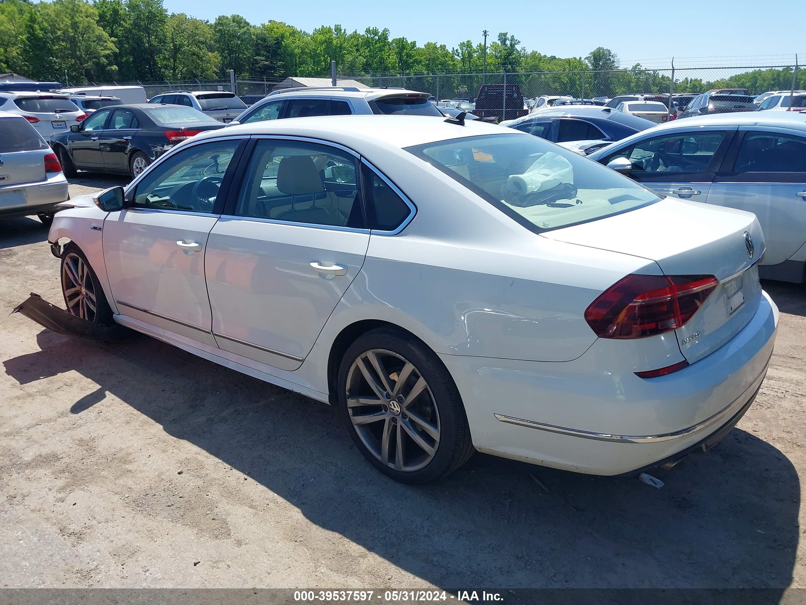 Photo 2 VIN: 1VWDT7A32HC057284 - VOLKSWAGEN PASSAT 