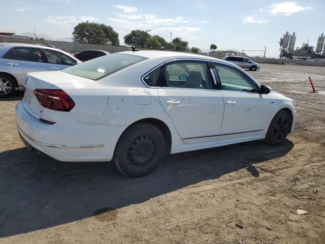 Photo 2 VIN: 1VWDT7A32HC084128 - VOLKSWAGEN PASSAT R-L 