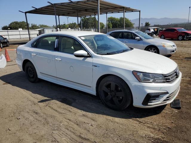 Photo 3 VIN: 1VWDT7A32HC084128 - VOLKSWAGEN PASSAT R-L 