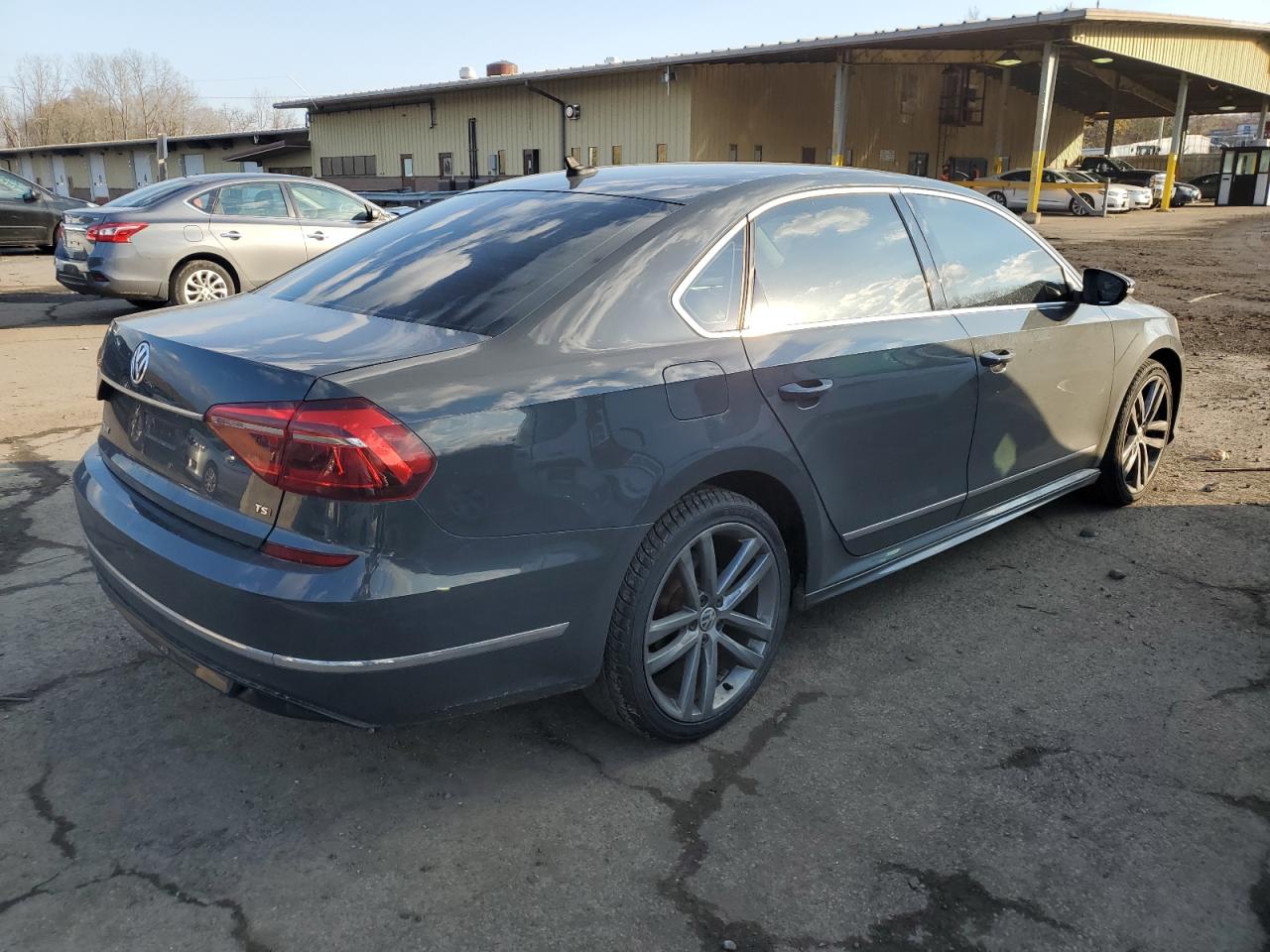 Photo 2 VIN: 1VWDT7A33HC066365 - VOLKSWAGEN PASSAT 