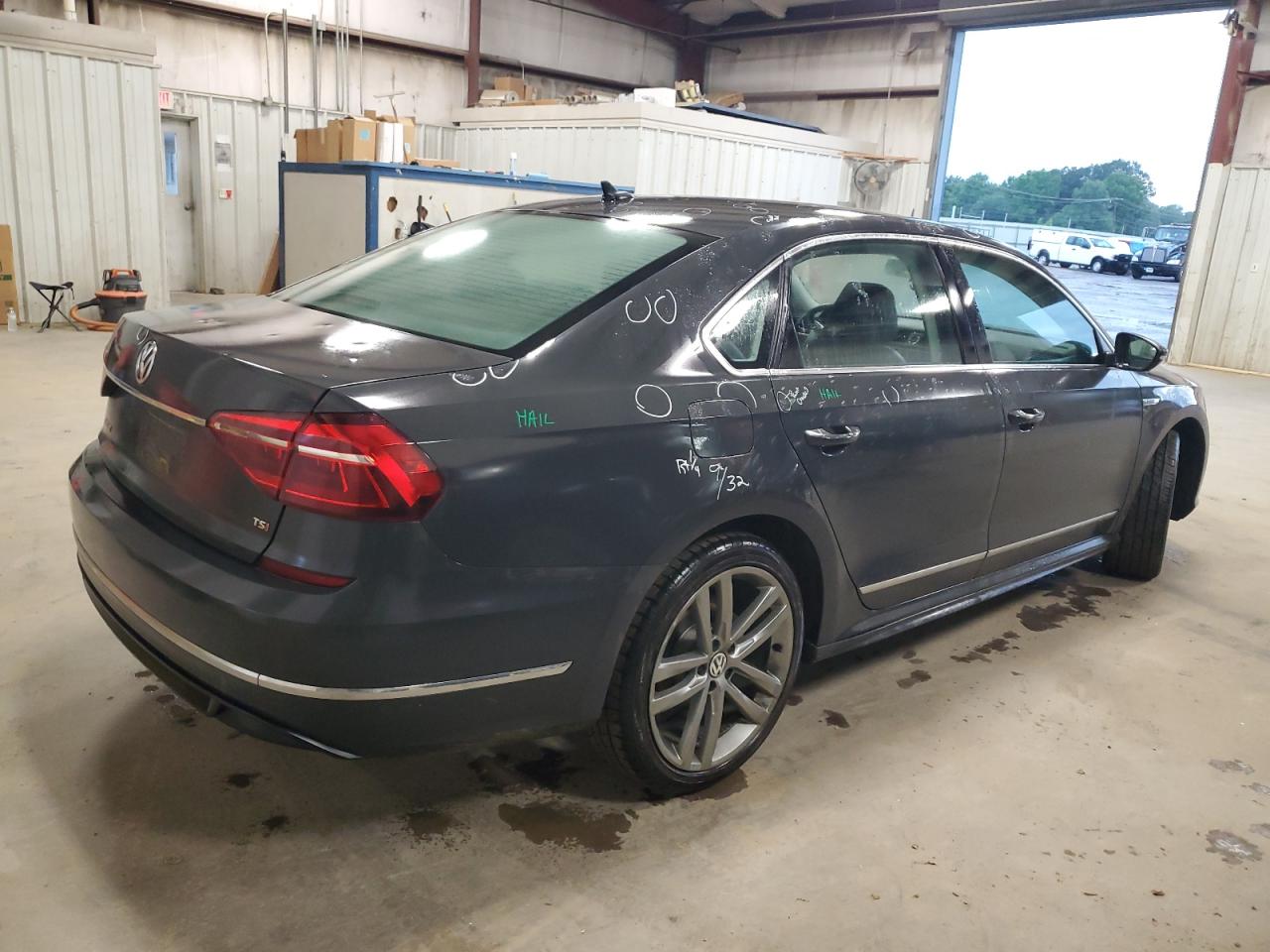 Photo 2 VIN: 1VWDT7A34HC039532 - VOLKSWAGEN PASSAT 