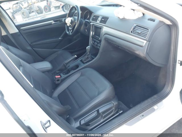 Photo 4 VIN: 1VWDT7A34HC070702 - VOLKSWAGEN PASSAT 