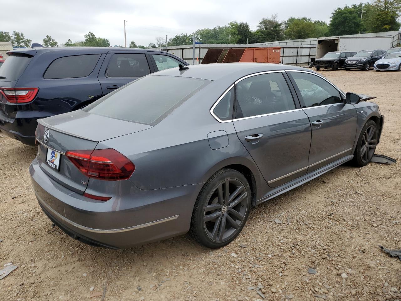 Photo 2 VIN: 1VWDT7A38HC073098 - VOLKSWAGEN PASSAT 