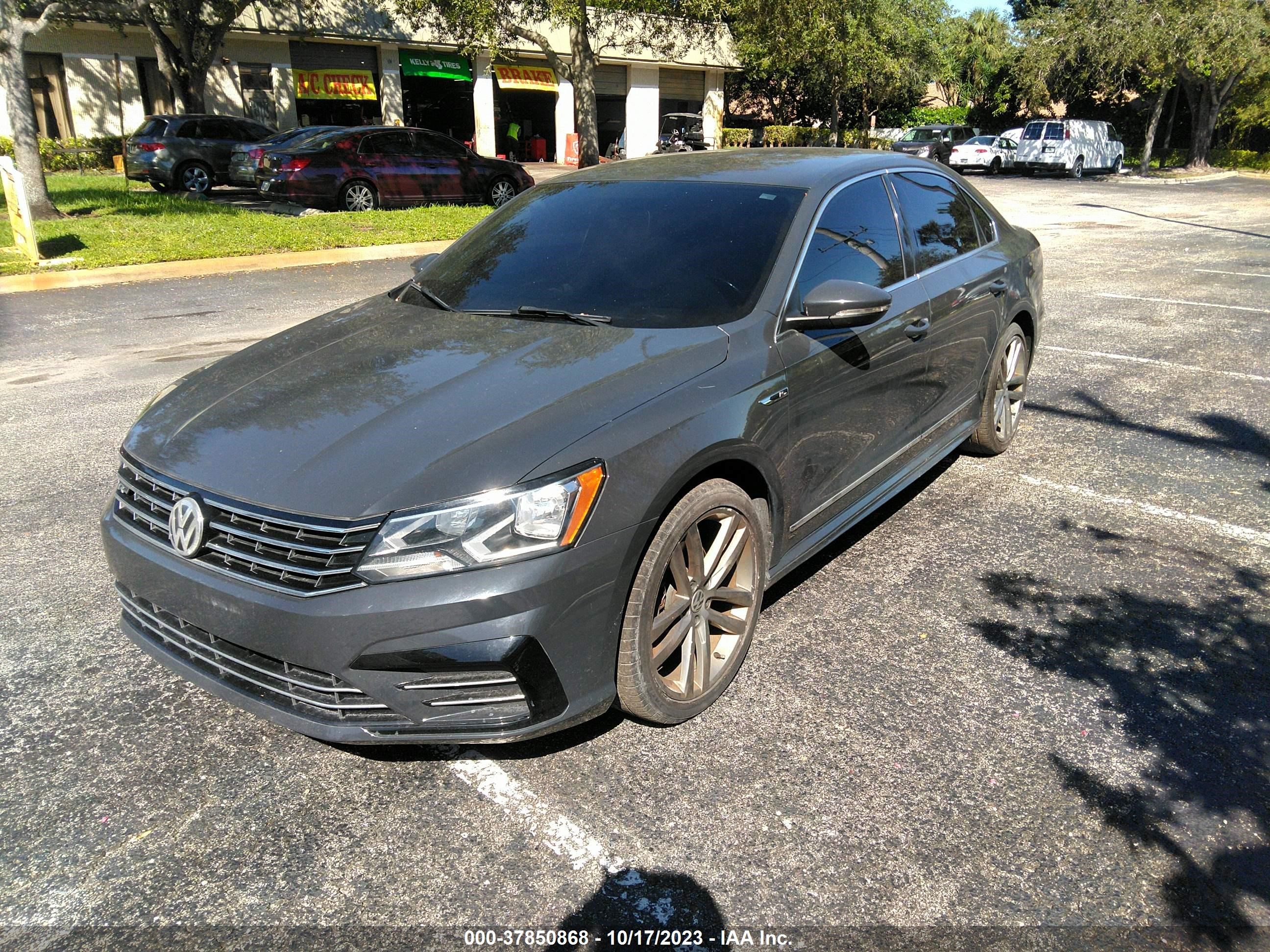 Photo 1 VIN: 1VWDT7A39HC010110 - VOLKSWAGEN PASSAT 