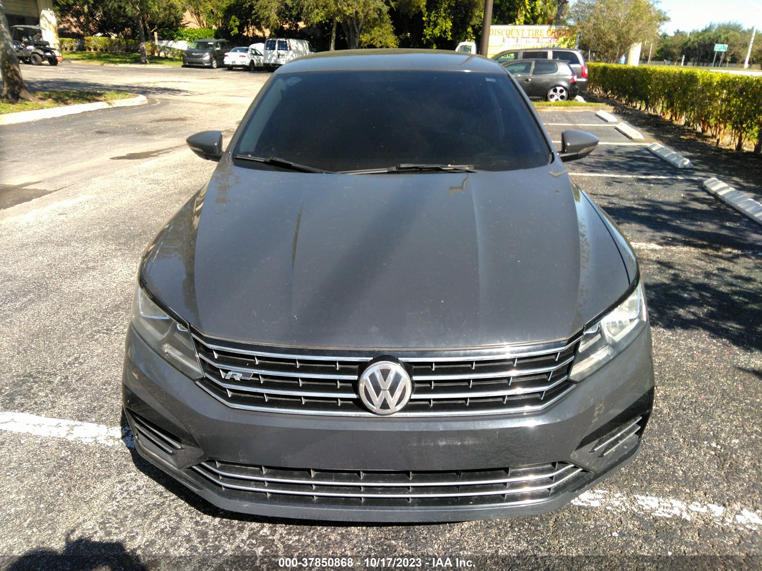 Photo 11 VIN: 1VWDT7A39HC010110 - VOLKSWAGEN PASSAT 