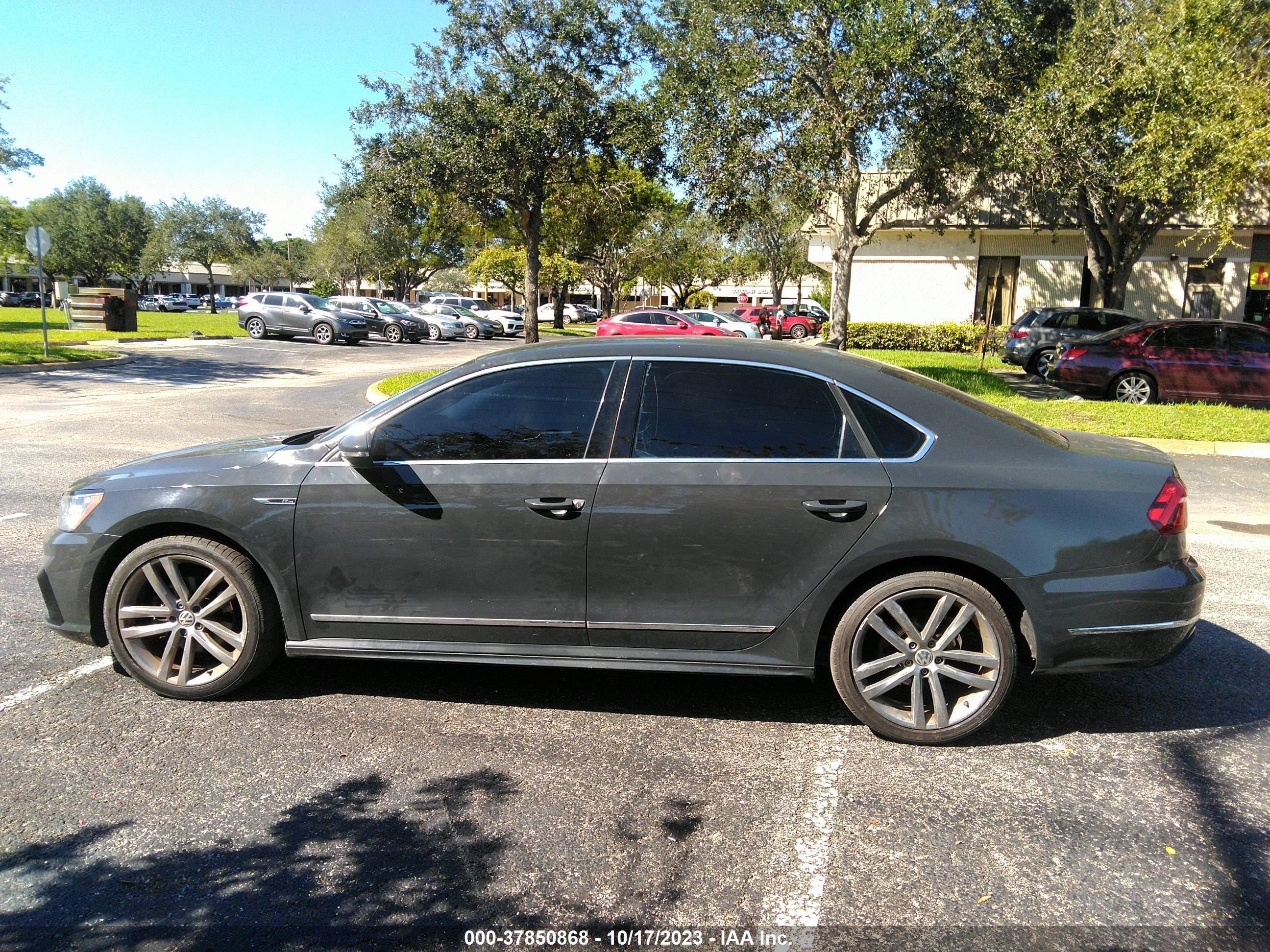 Photo 13 VIN: 1VWDT7A39HC010110 - VOLKSWAGEN PASSAT 