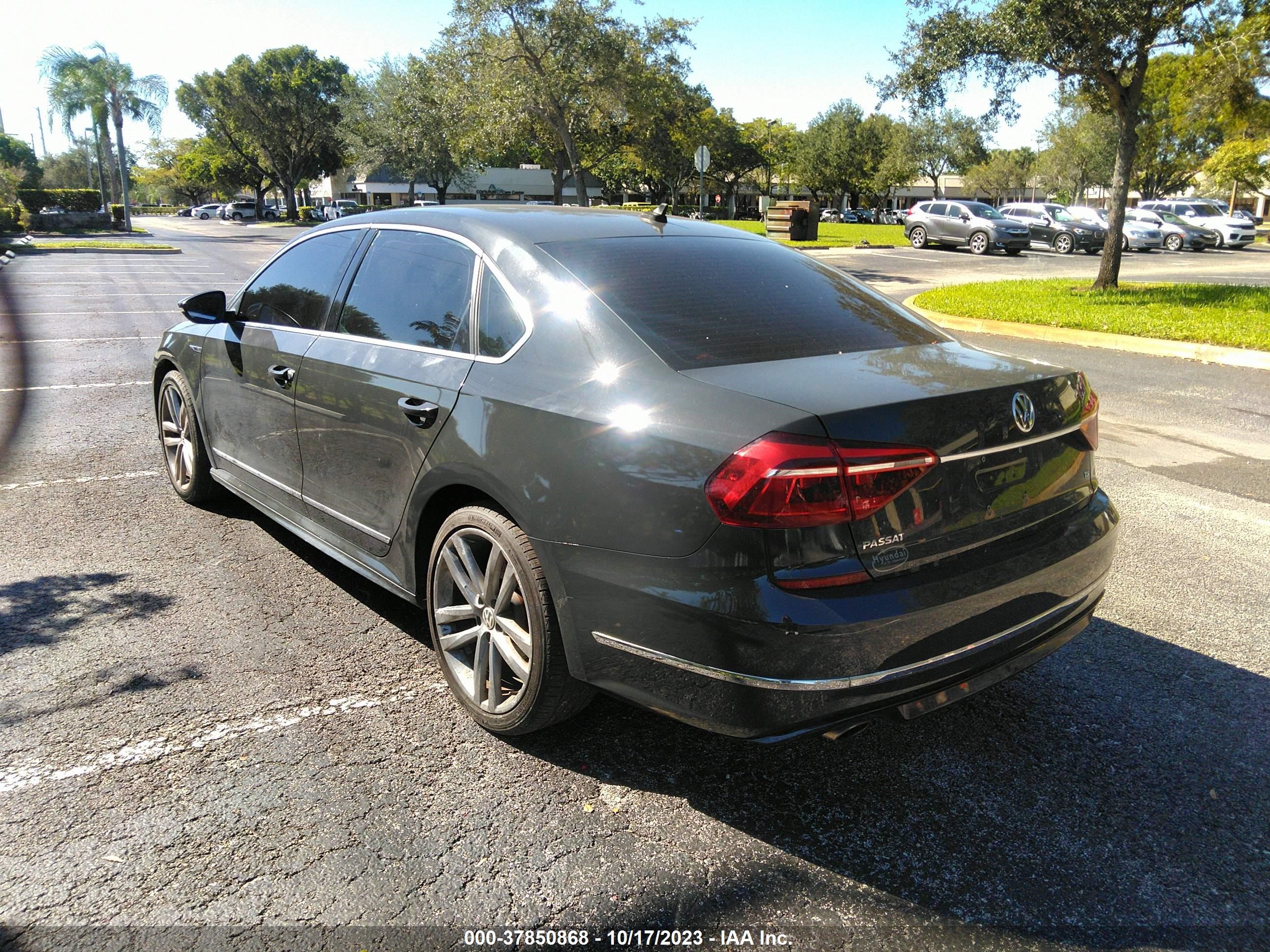 Photo 2 VIN: 1VWDT7A39HC010110 - VOLKSWAGEN PASSAT 