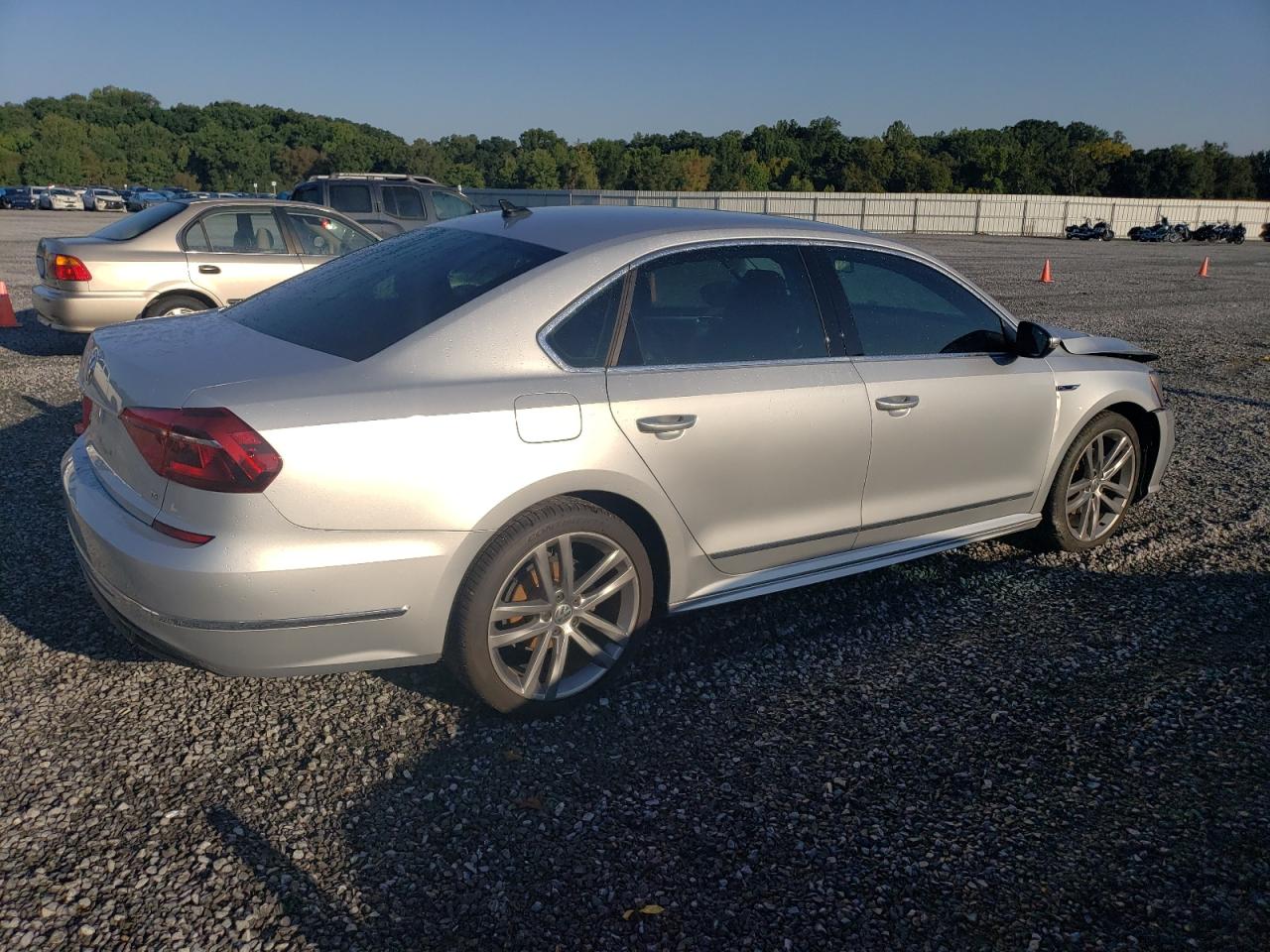 Photo 2 VIN: 1VWDT7A39HC016666 - VOLKSWAGEN PASSAT 