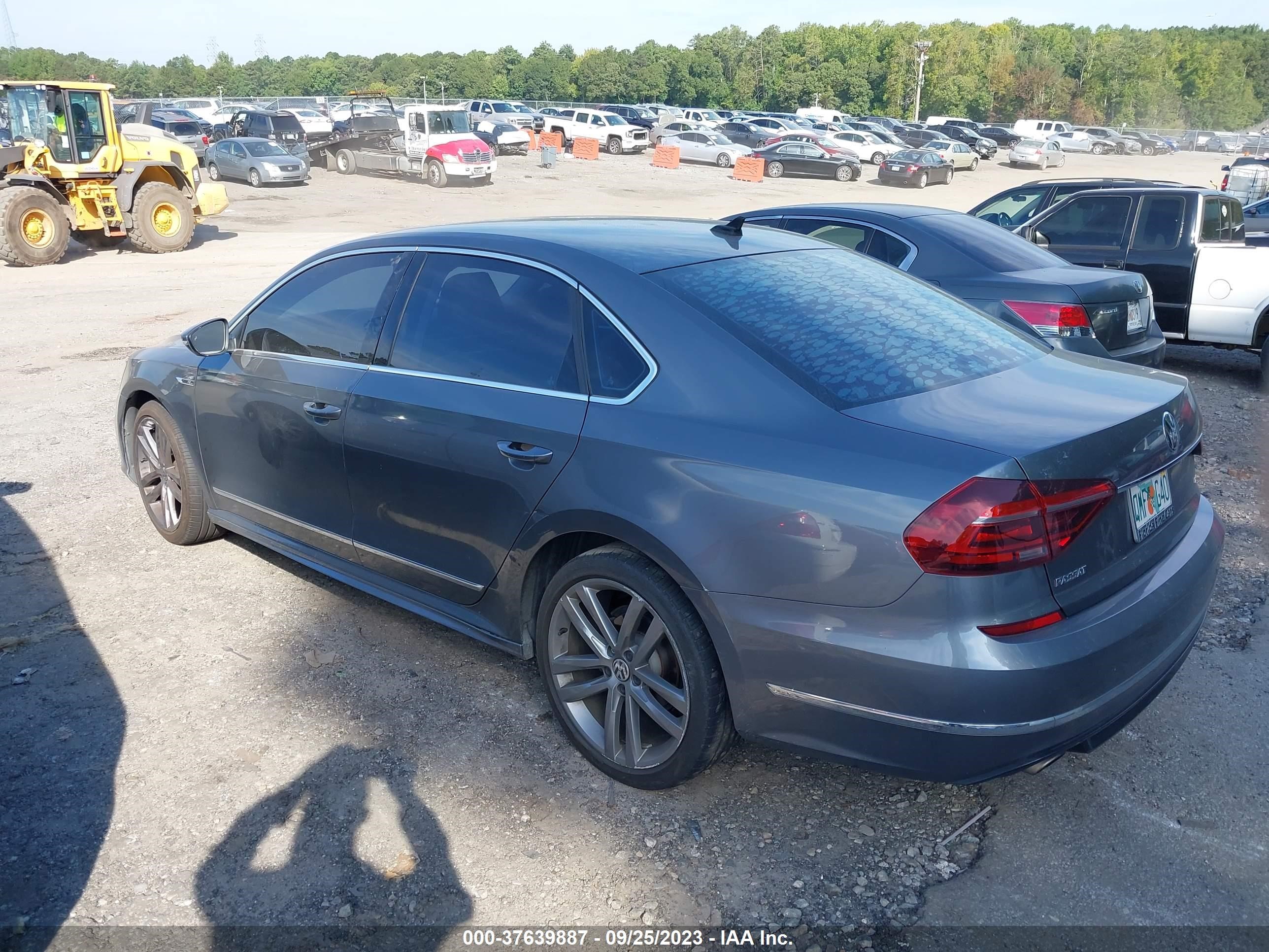 Photo 2 VIN: 1VWDT7A39HC076110 - VOLKSWAGEN PASSAT 