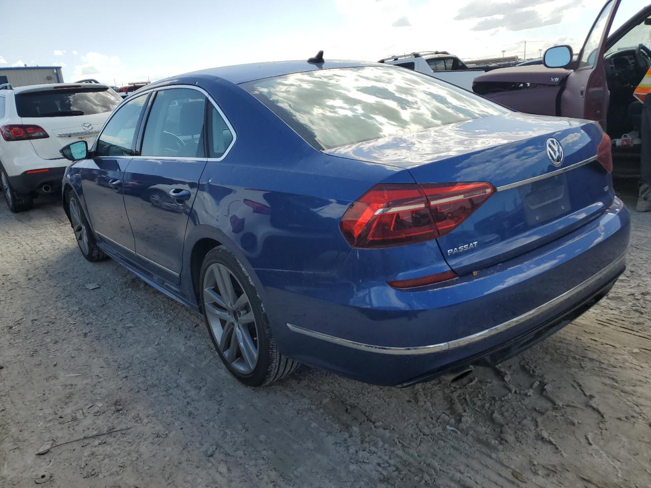 Photo 1 VIN: 1VWDT7A3XHC005689 - VOLKSWAGEN PASSAT 