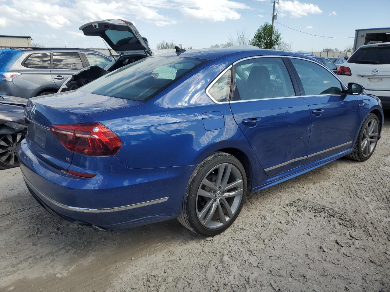 Photo 2 VIN: 1VWDT7A3XHC005689 - VOLKSWAGEN PASSAT 