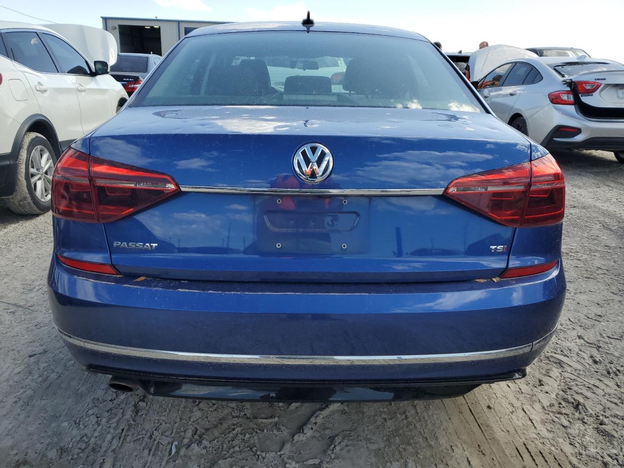 Photo 5 VIN: 1VWDT7A3XHC005689 - VOLKSWAGEN PASSAT 