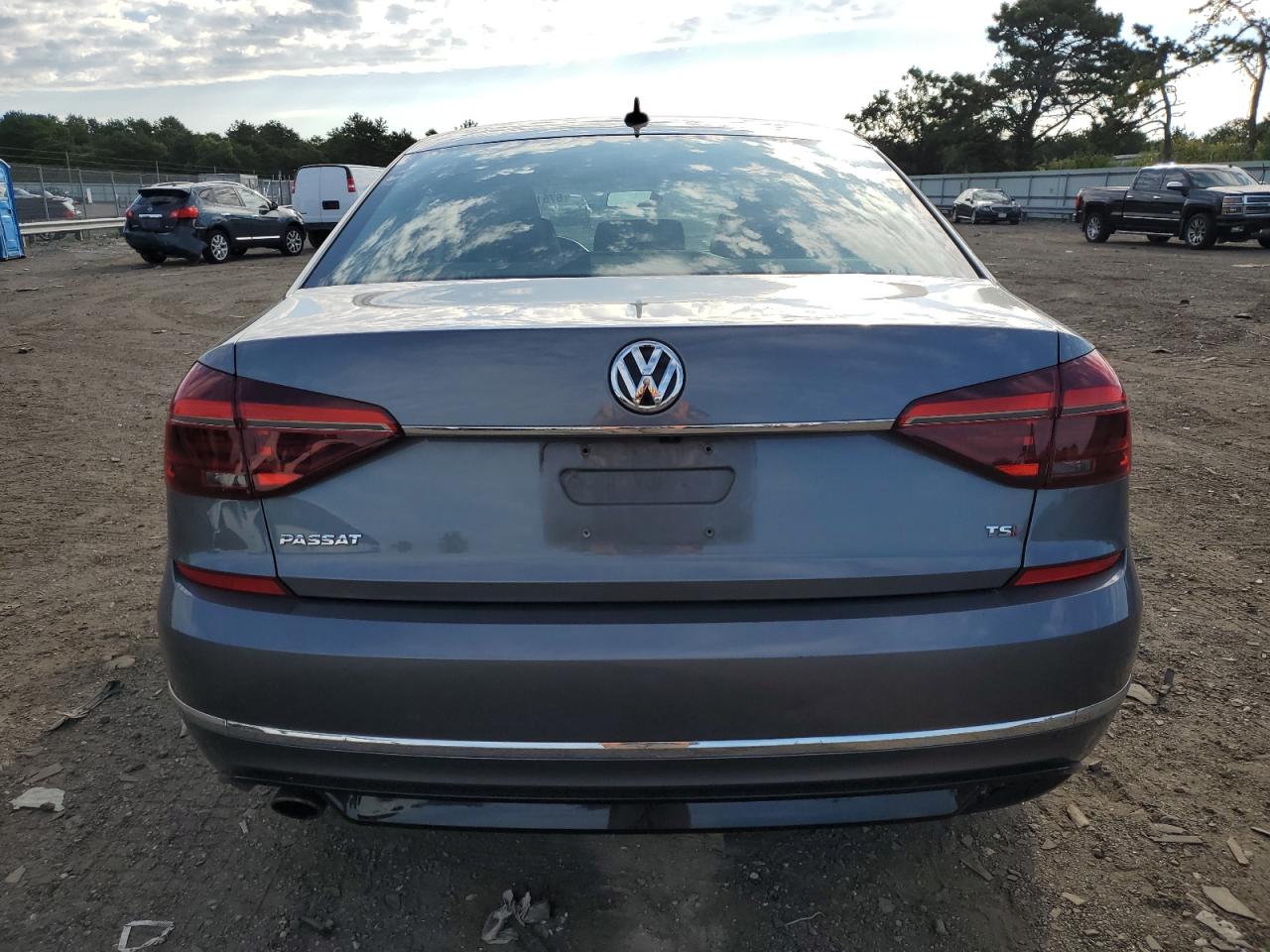 Photo 5 VIN: 1VWDT7A3XHC039793 - VOLKSWAGEN PASSAT 