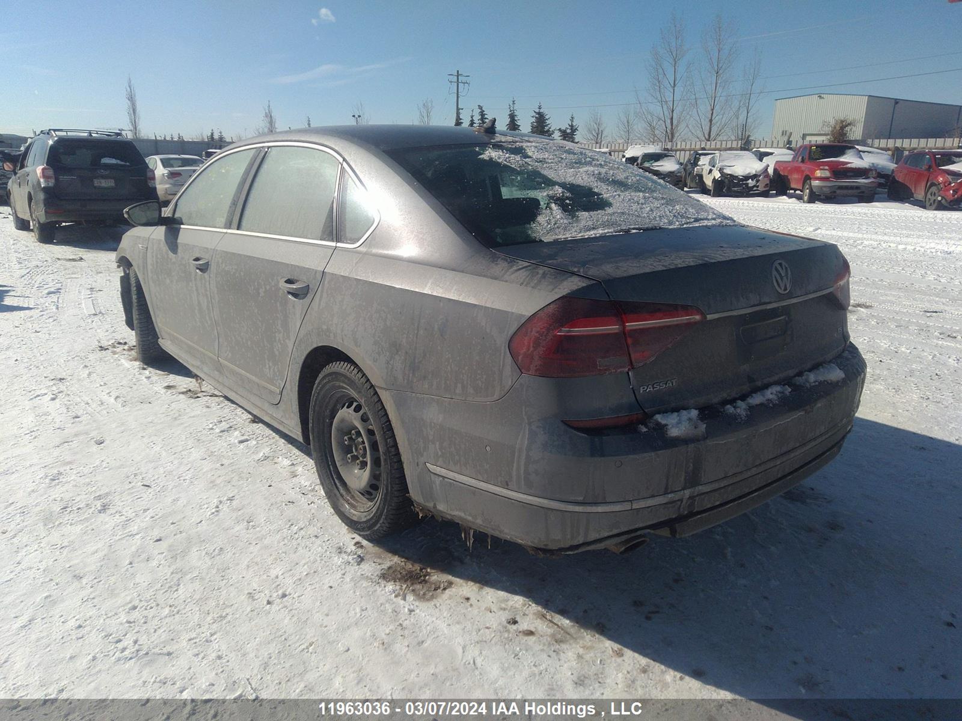 Photo 2 VIN: 1VWET7A3XHC000349 - VOLKSWAGEN PASSAT 