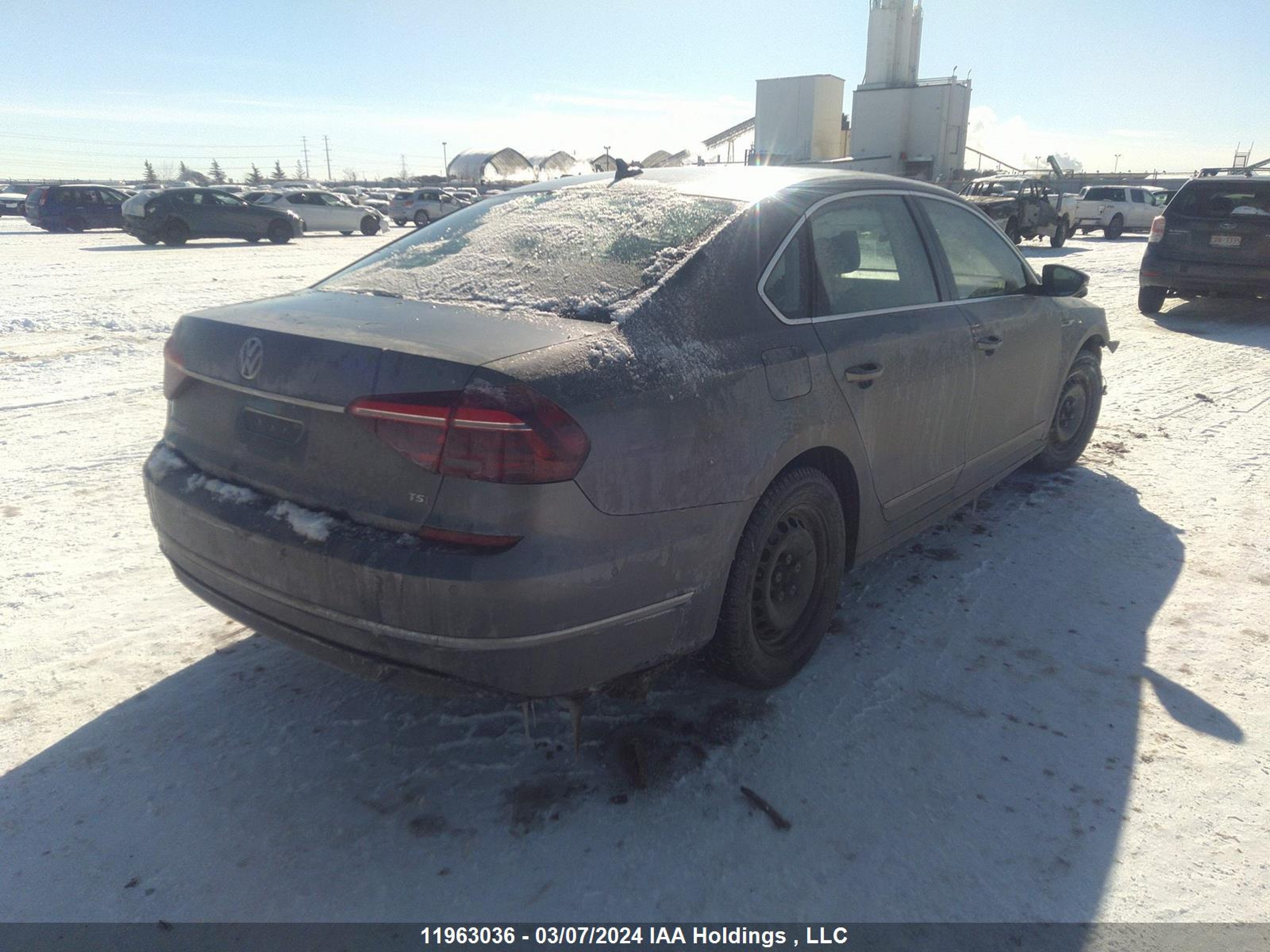 Photo 3 VIN: 1VWET7A3XHC000349 - VOLKSWAGEN PASSAT 