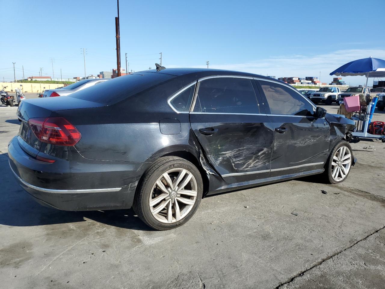 Photo 2 VIN: 1VWGT7A31HC044698 - VOLKSWAGEN PASSAT 