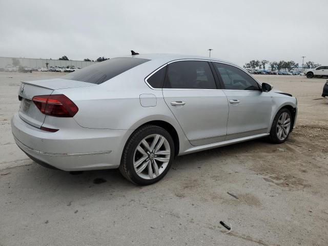 Photo 2 VIN: 1VWGT7A31HC072131 - VOLKSWAGEN PASSAT 