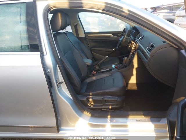 Photo 4 VIN: 1VWGT7A34HC040712 - VOLKSWAGEN PASSAT 