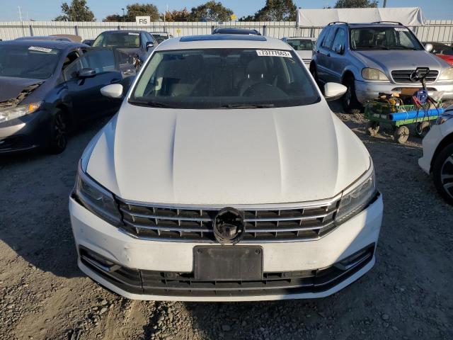 Photo 4 VIN: 1VWGT7A38HC017725 - VOLKSWAGEN PASSAT 