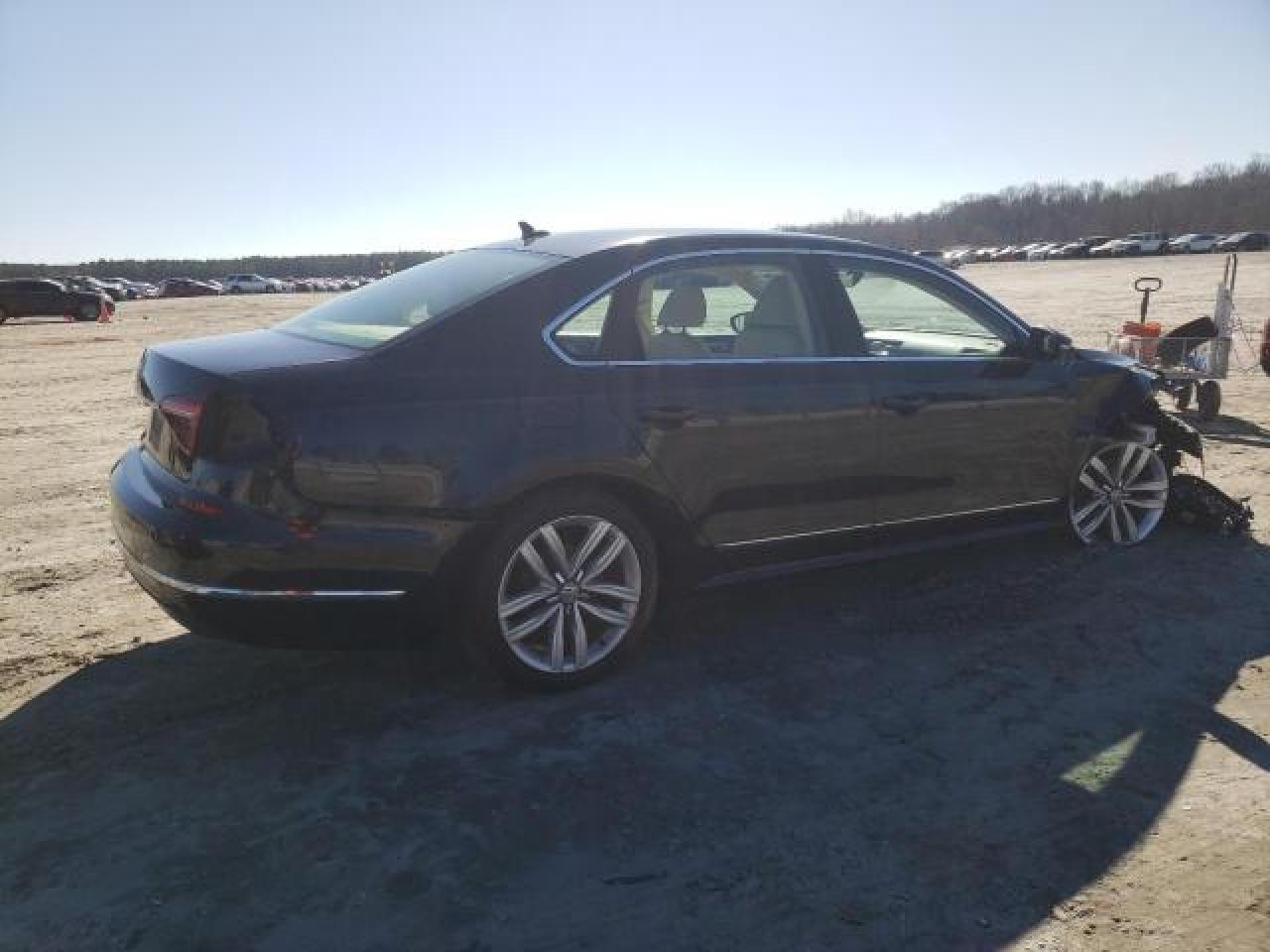 Photo 2 VIN: 1VWGT7A39HC054492 - VOLKSWAGEN PASSAT 