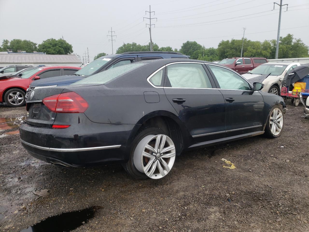 Photo 2 VIN: 1VWHM7A36HC044178 - VOLKSWAGEN PASSAT 