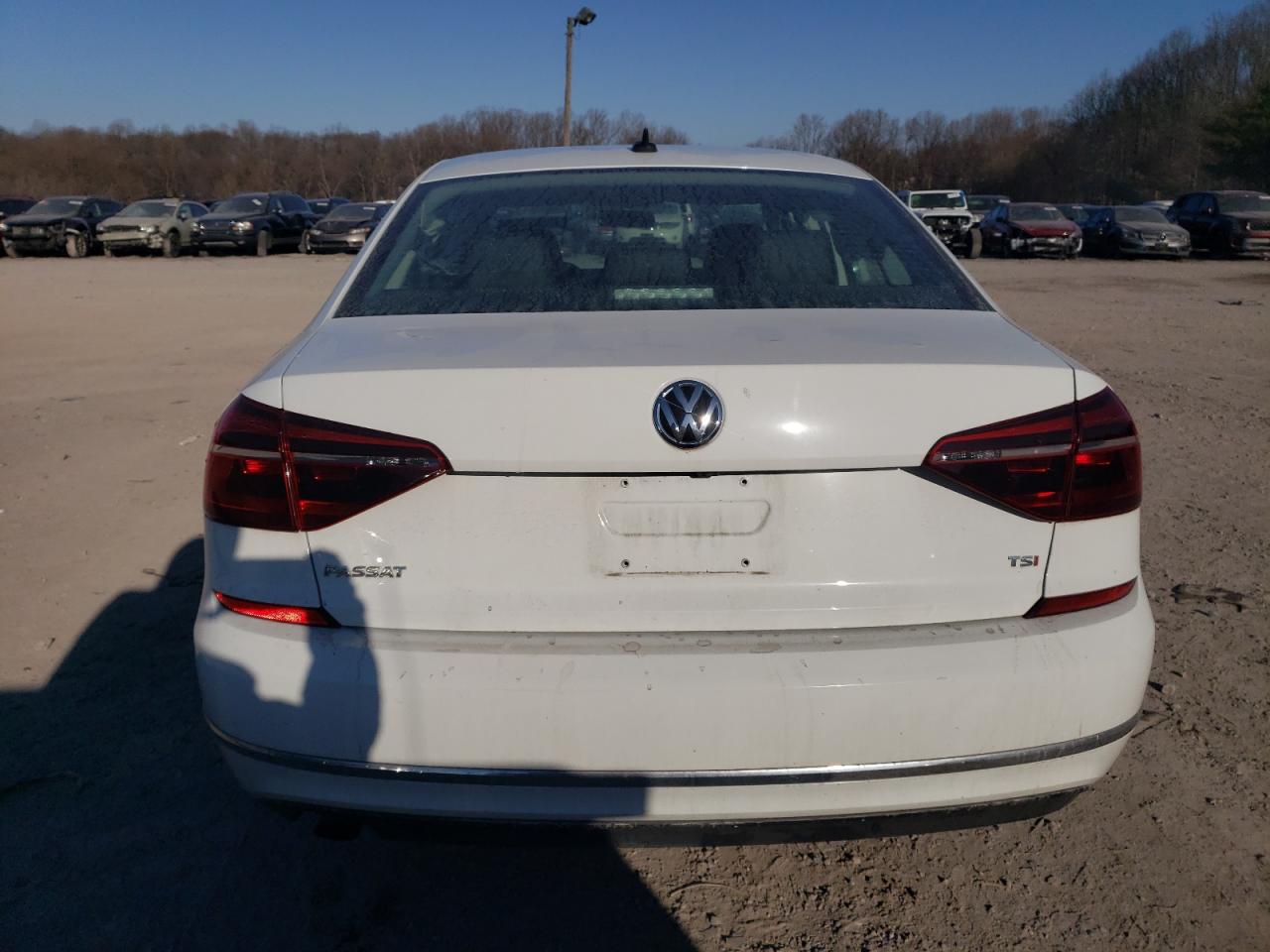 Photo 5 VIN: 1VWLA7A30KC001854 - VOLKSWAGEN PASSAT 