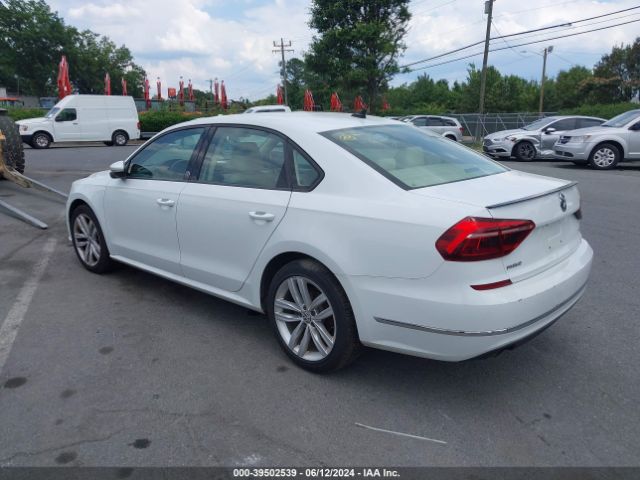 Photo 2 VIN: 1VWLA7A30KC011896 - VOLKSWAGEN PASSAT 