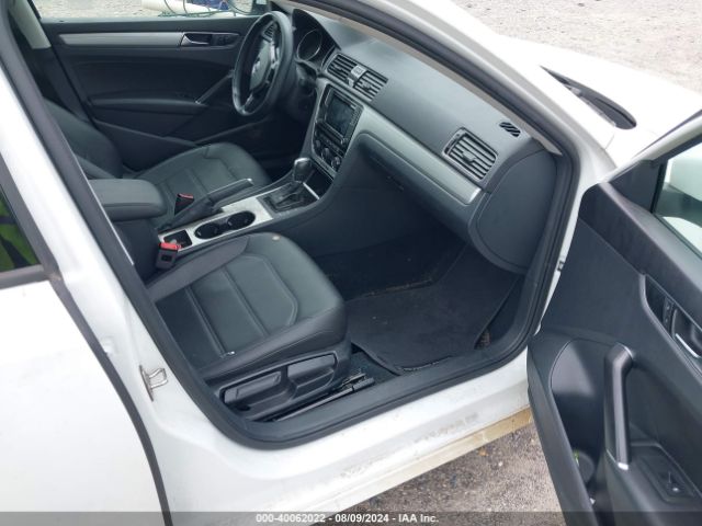 Photo 4 VIN: 1VWLA7A33KC003324 - VOLKSWAGEN PASSAT 