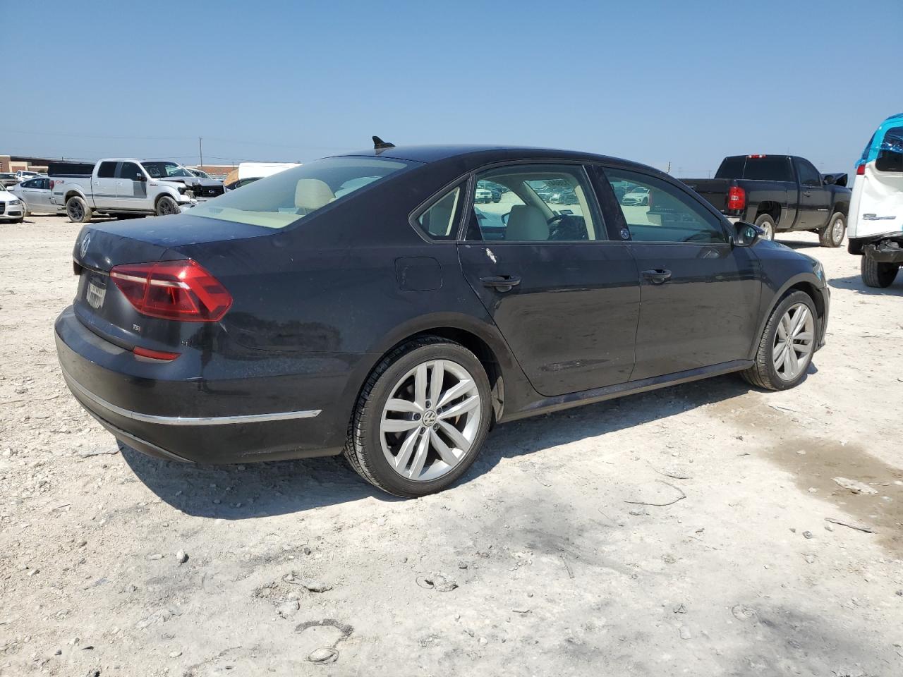 Photo 2 VIN: 1VWLA7A34KC014154 - VOLKSWAGEN PASSAT 