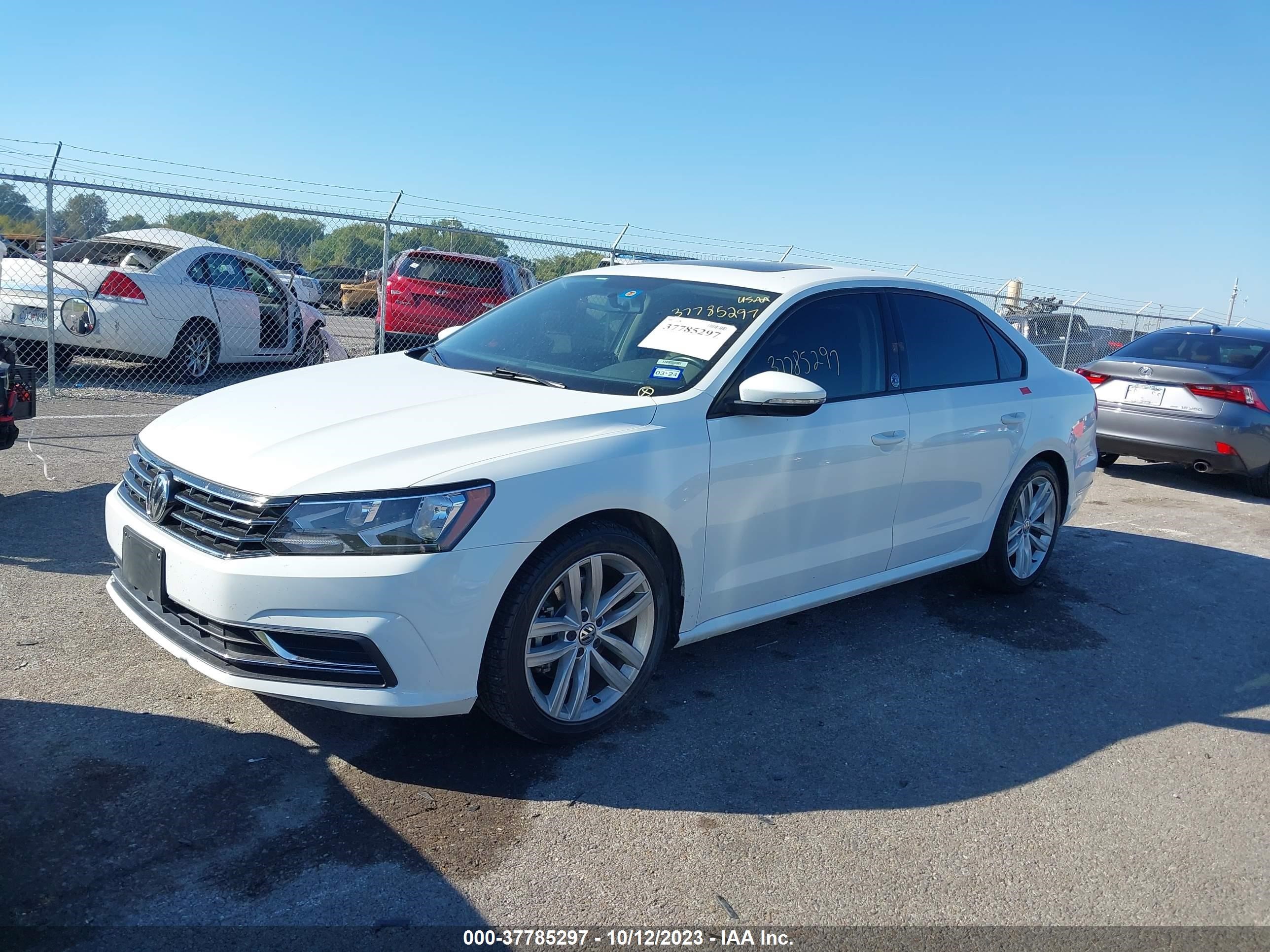 Photo 1 VIN: 1VWLA7A35KC011974 - VOLKSWAGEN PASSAT 