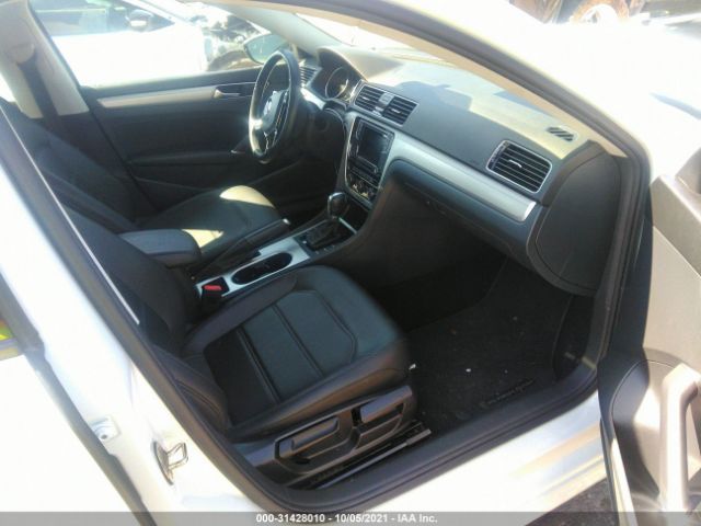 Photo 4 VIN: 1VWLA7A38KC014528 - VOLKSWAGEN PASSAT 