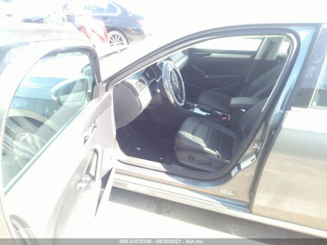 Photo 4 VIN: 1VWLA7A39KC001609 - VOLKSWAGEN PASSAT 