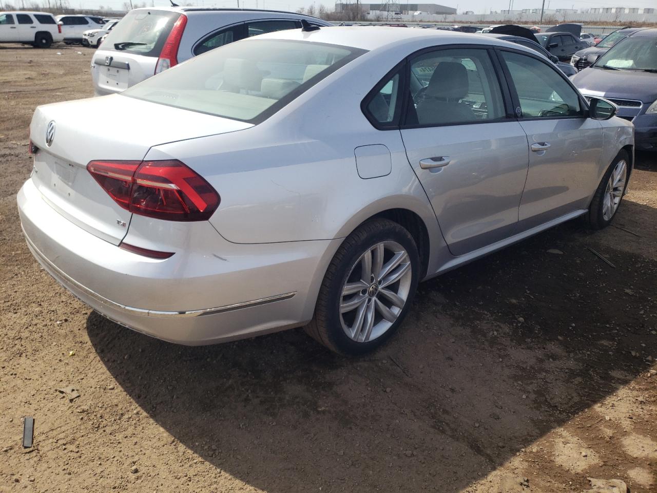 Photo 2 VIN: 1VWLA7A3XKC000842 - VOLKSWAGEN PASSAT 