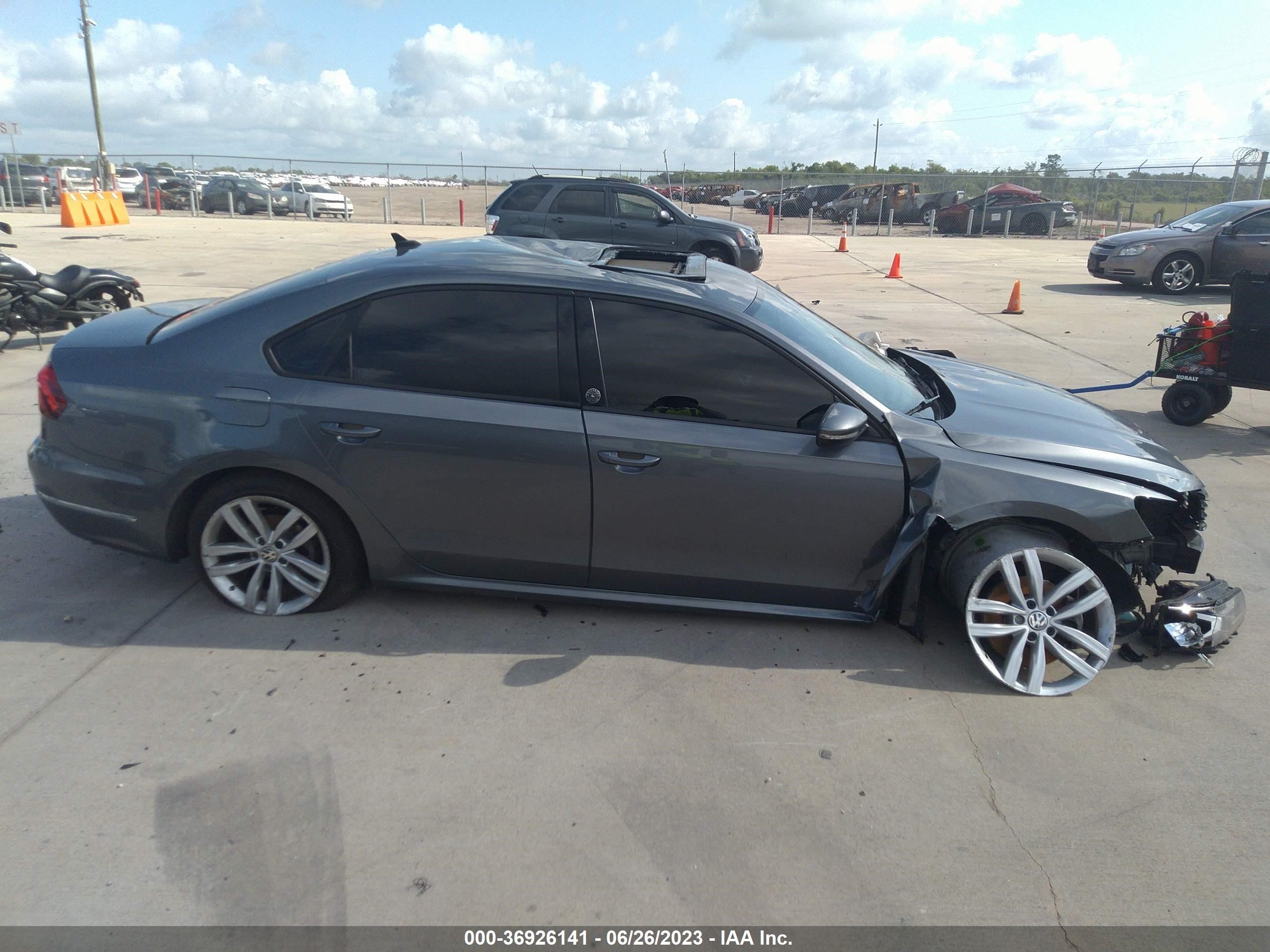 Photo 12 VIN: 1VWLA7A3XKC011842 - VOLKSWAGEN PASSAT 