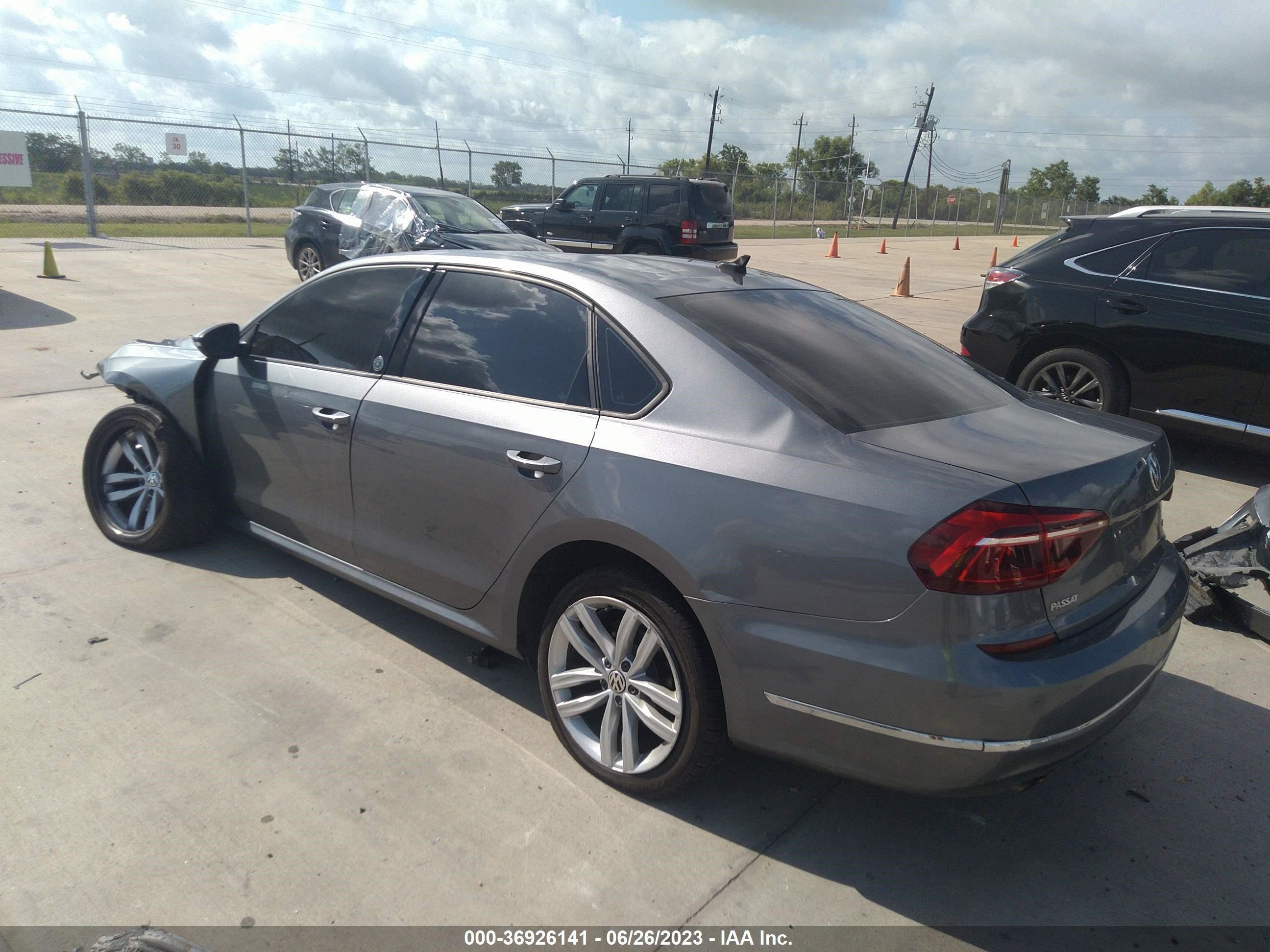 Photo 2 VIN: 1VWLA7A3XKC011842 - VOLKSWAGEN PASSAT 