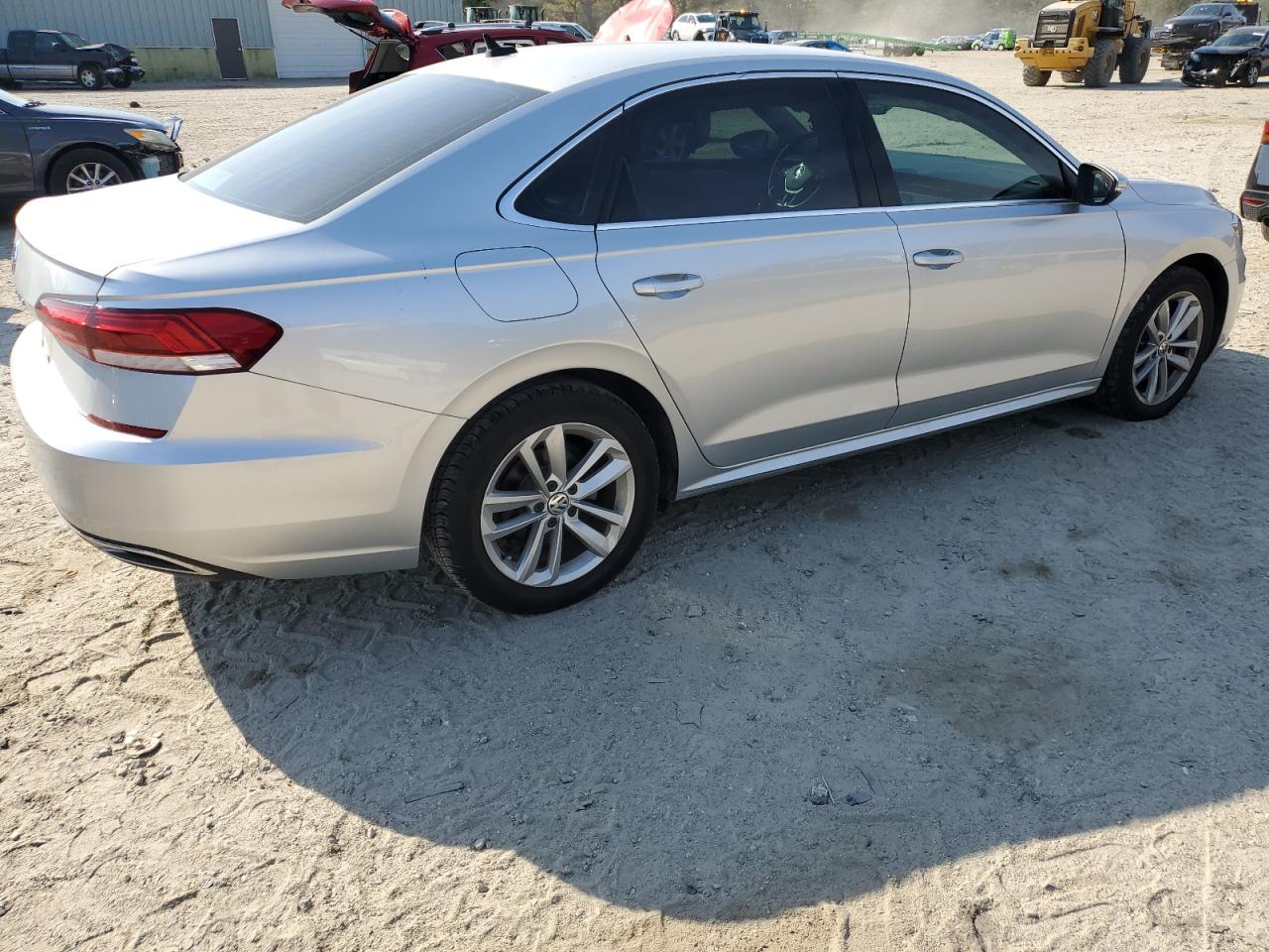 Photo 2 VIN: 1VWSA7A34LC016760 - VOLKSWAGEN PASSAT 