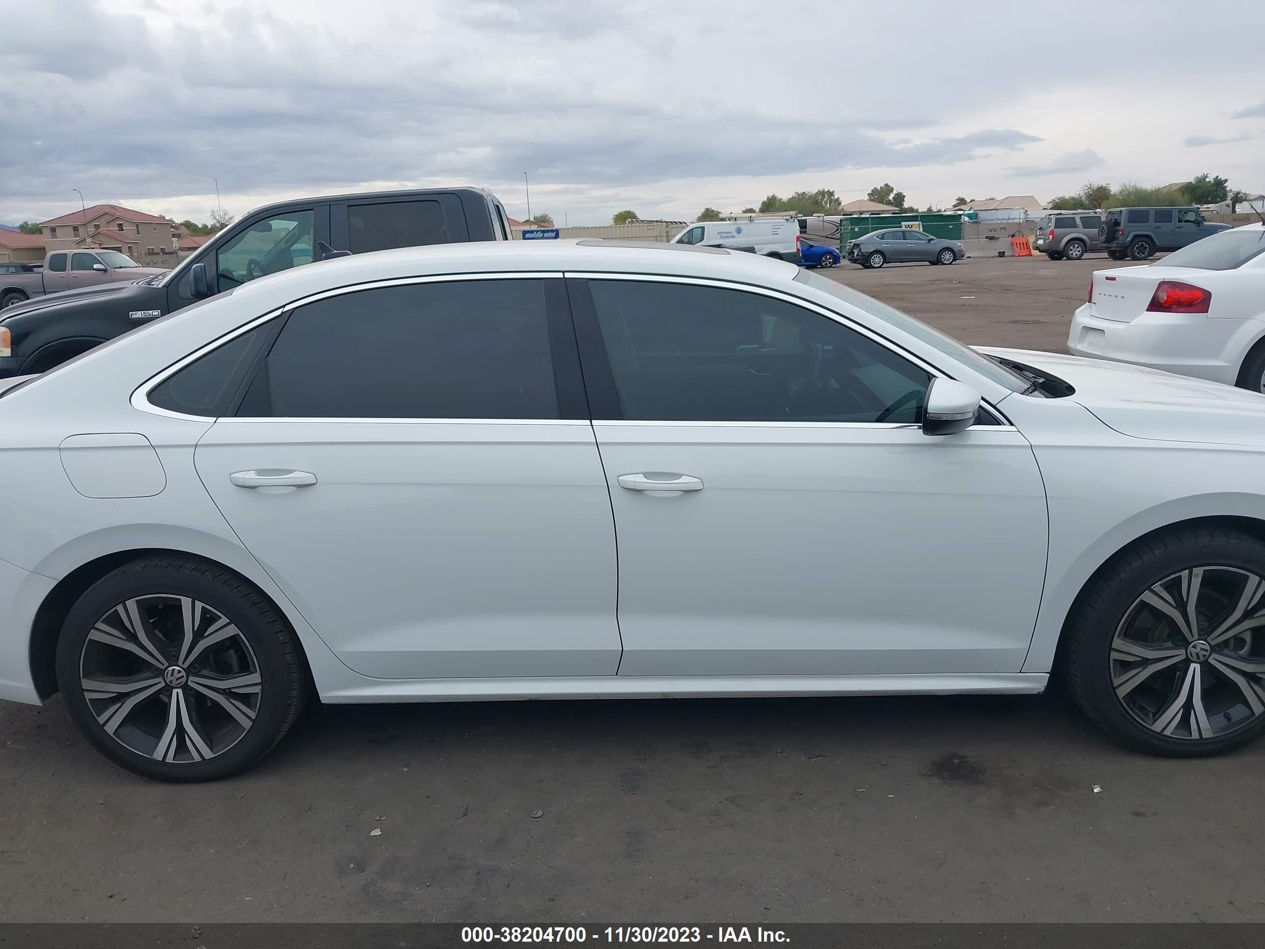 Photo 12 VIN: 1VWSA7A38MC013183 - VOLKSWAGEN PASSAT 