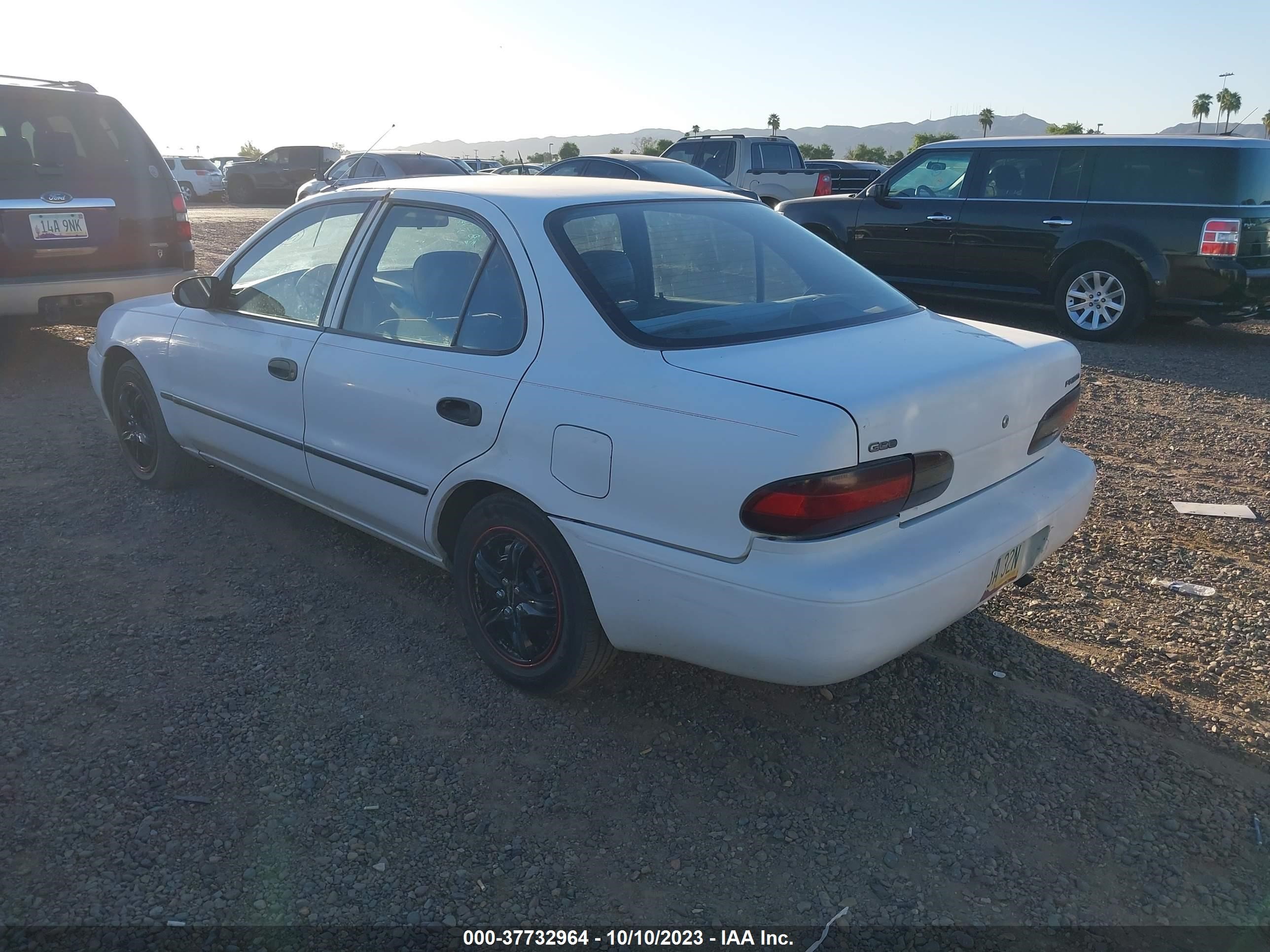 Photo 2 VIN: 1Y1SK5265VZ455734 - GEO PRIZM 