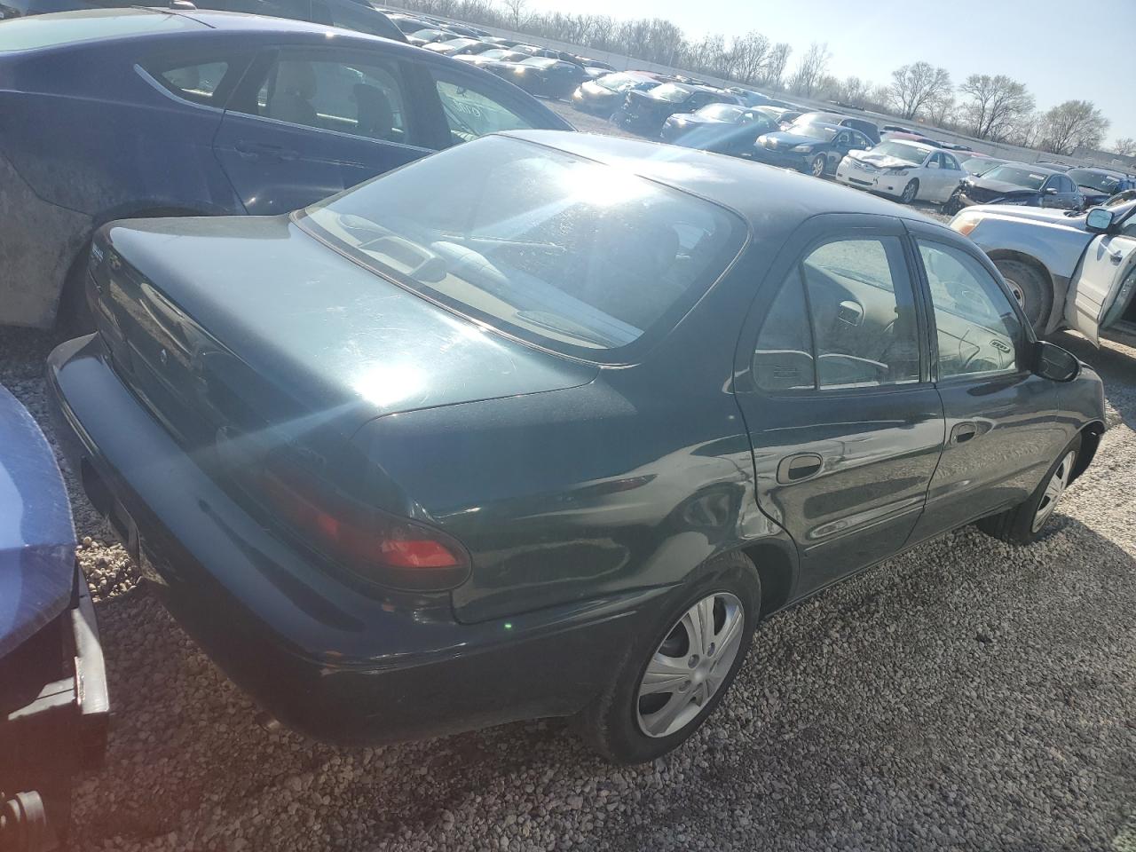 Photo 2 VIN: 1Y1SK5266VZ423116 - GEO PRIZM 