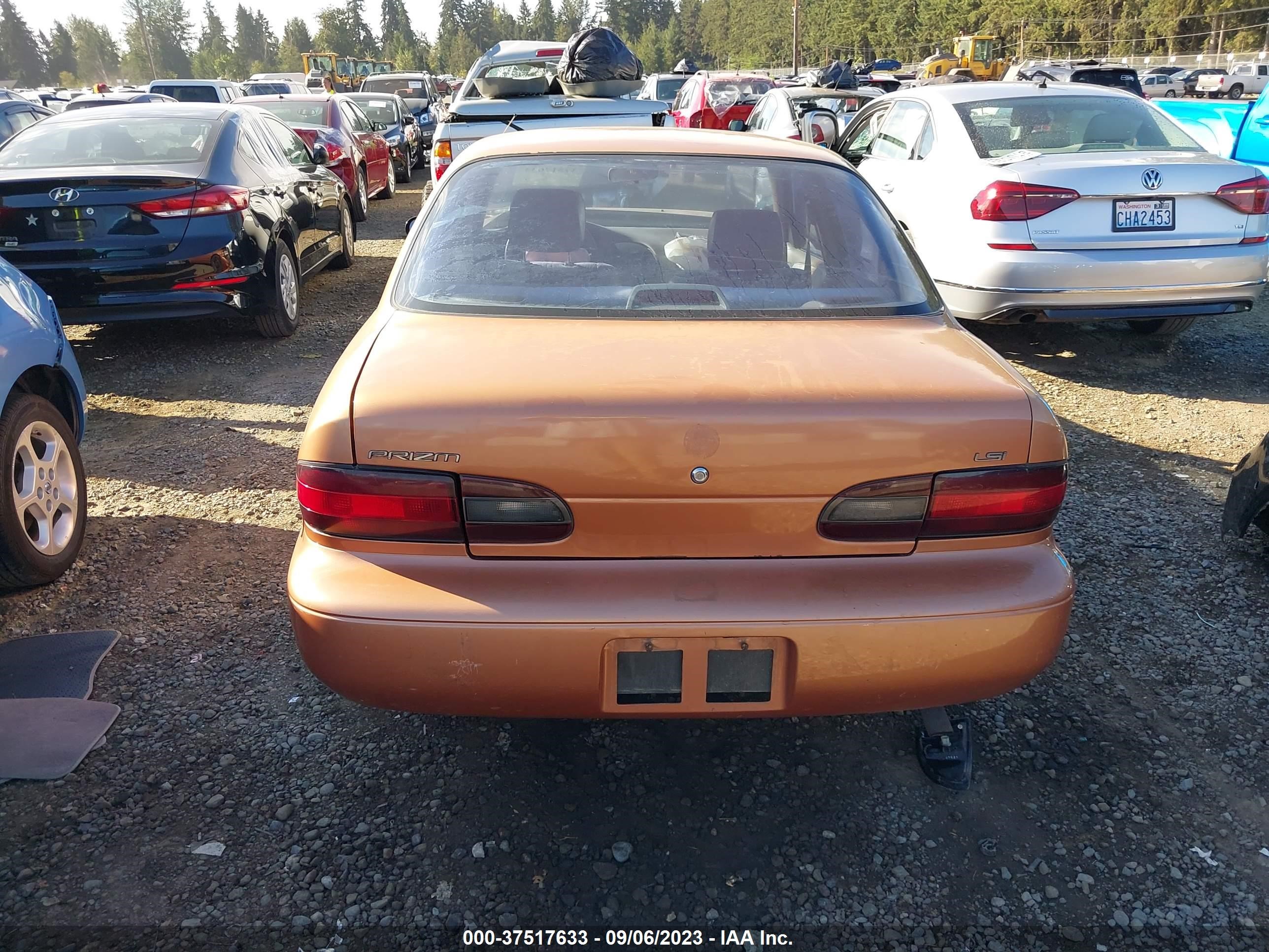 Photo 14 VIN: 1Y1SK5268VZ418984 - GEO PRIZM 