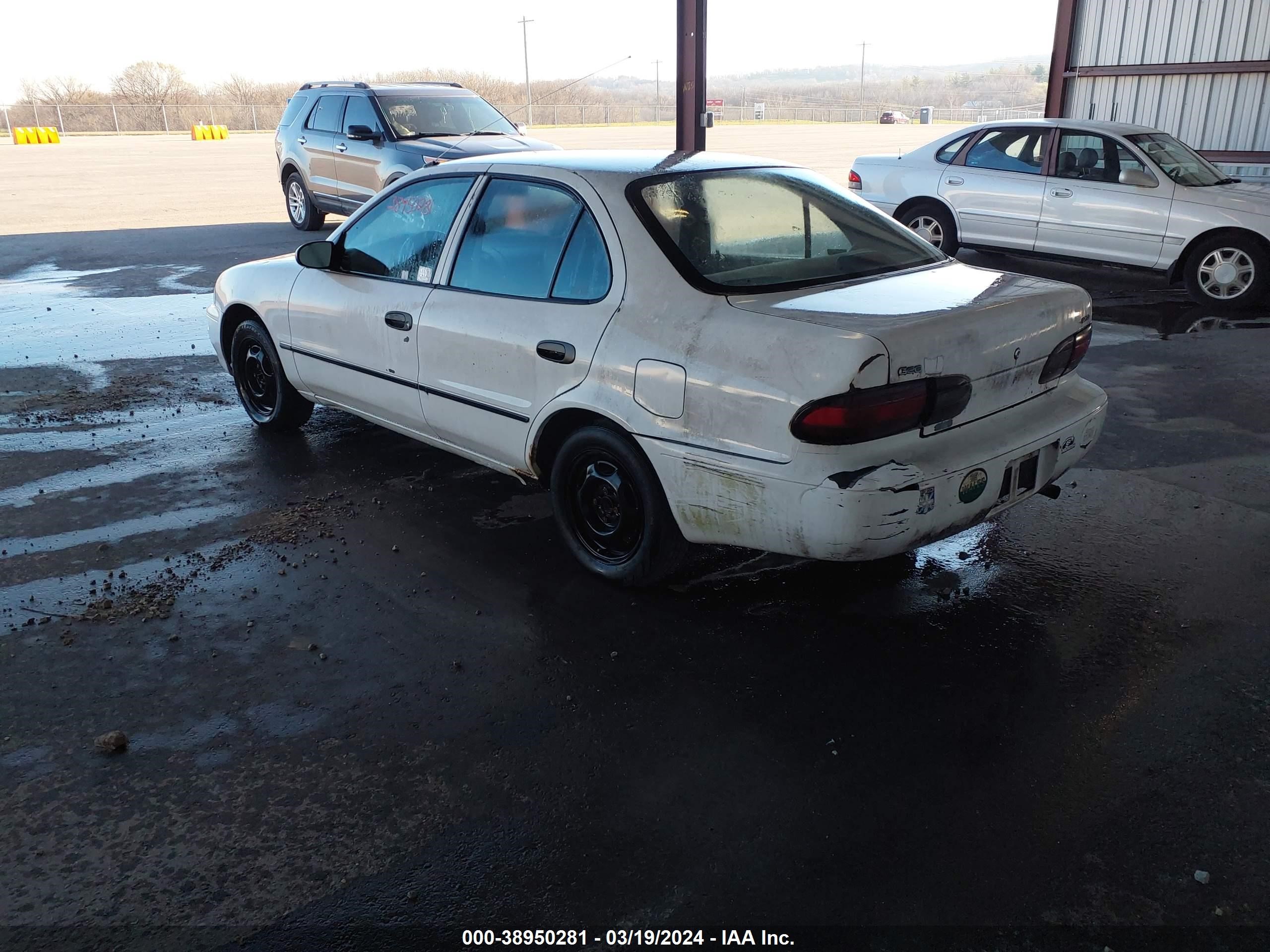 Photo 2 VIN: 1Y1SK526XVZ446320 - GEO PRIZM 