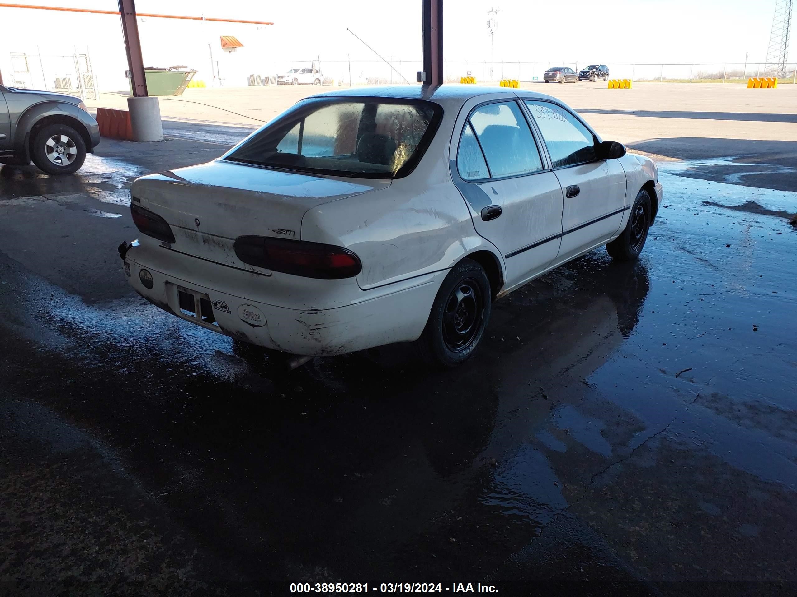 Photo 3 VIN: 1Y1SK526XVZ446320 - GEO PRIZM 