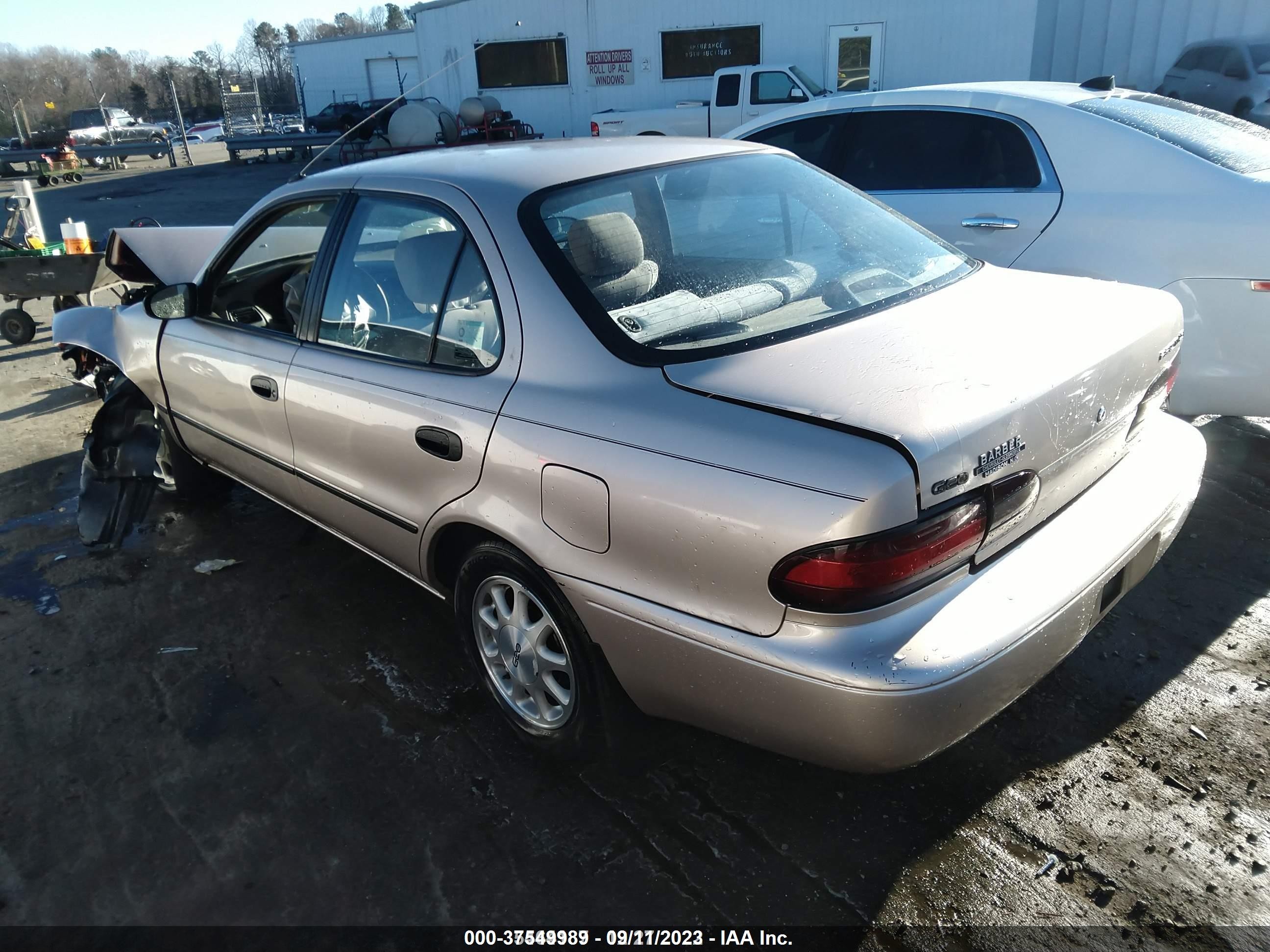 Photo 2 VIN: 1Y1SK5281SZ071740 - GEO PRIZM 